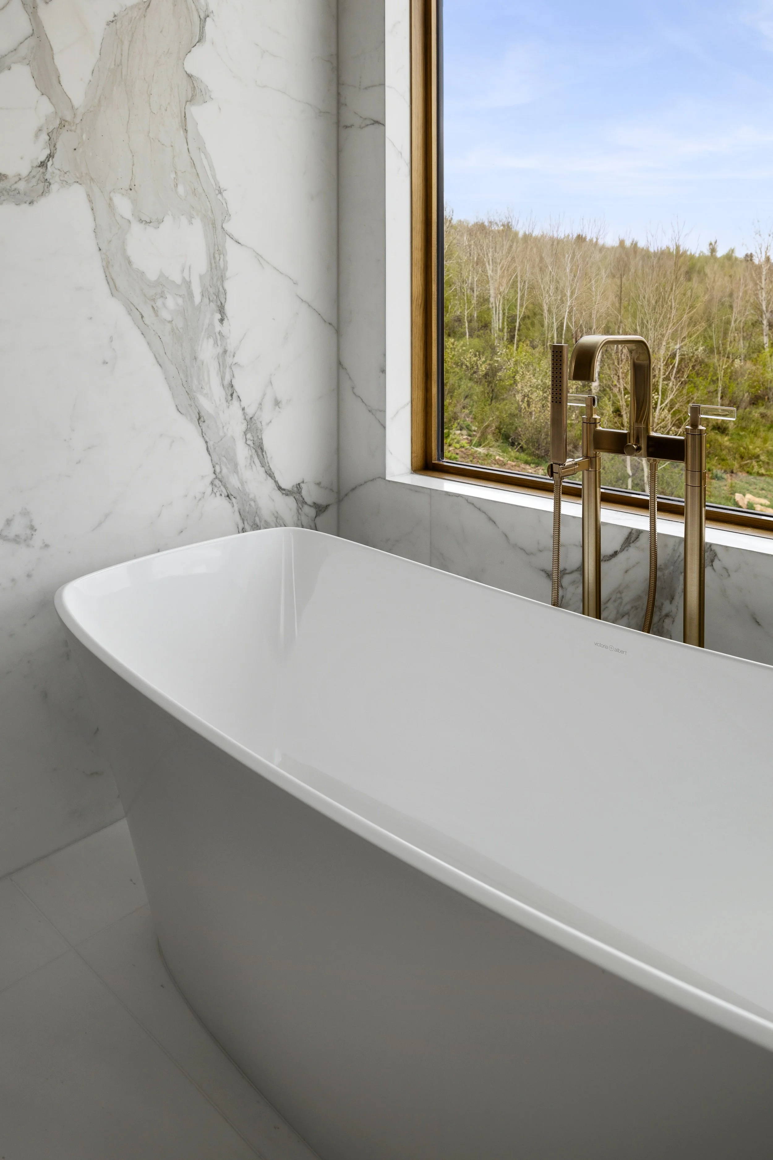 Primary tub & wall emphasis.jpg