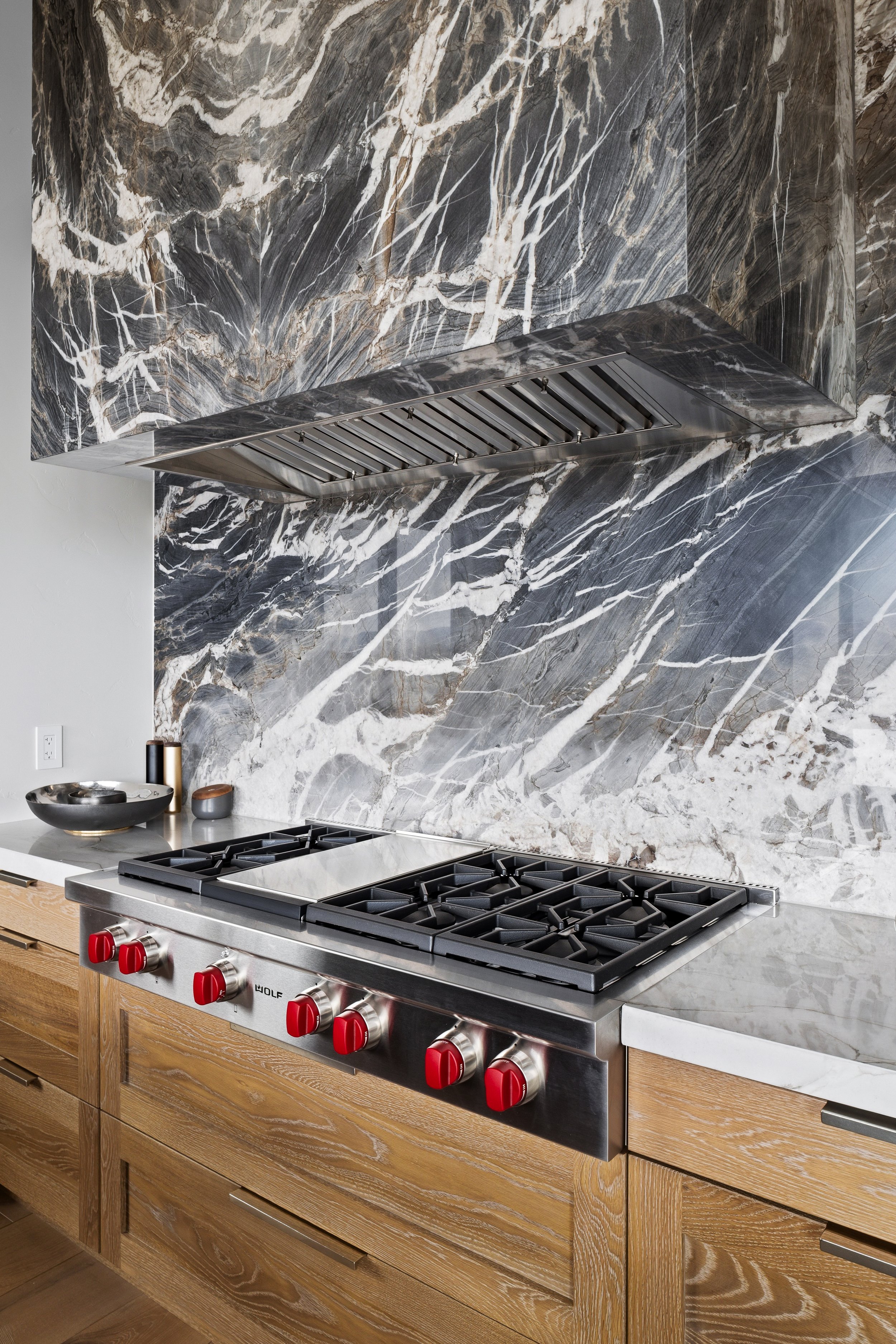 Kitchen Range & hood .jpg