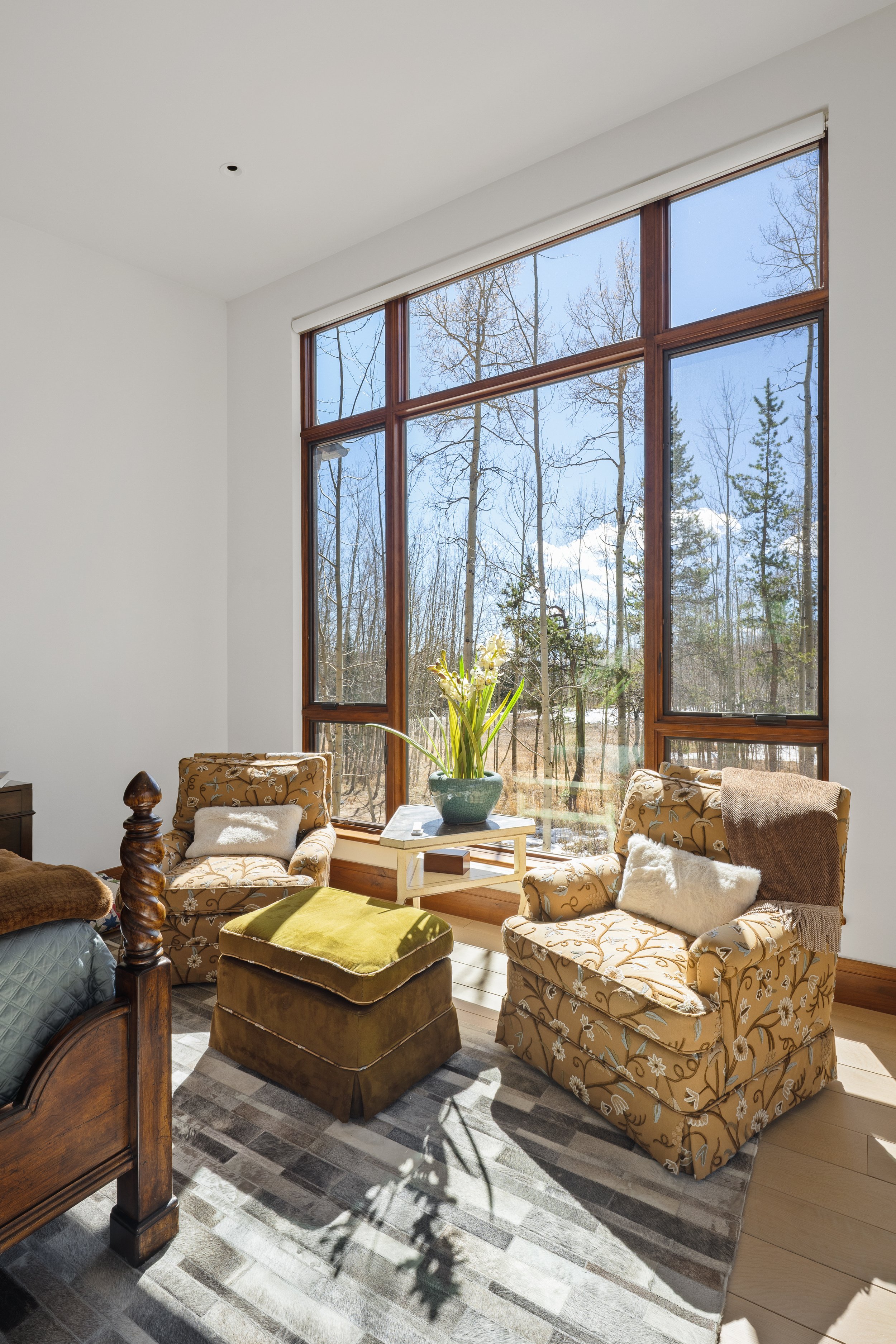 Primary bedroom sitting area.jpg