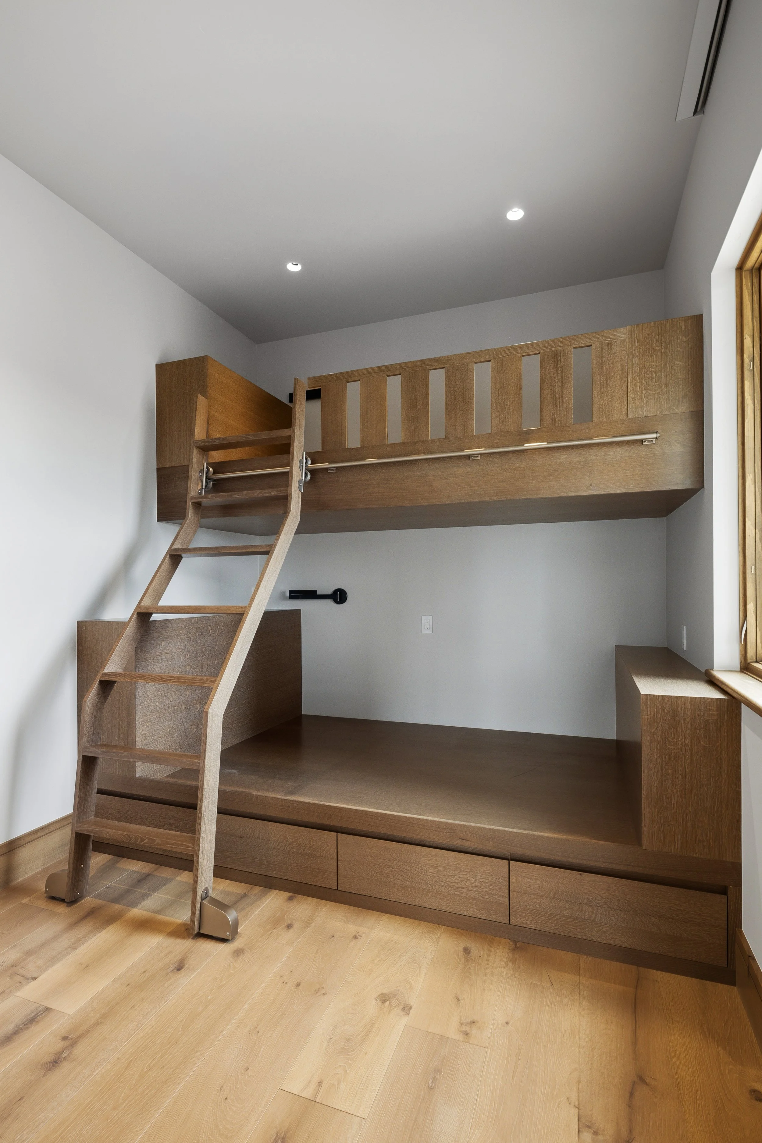 Bunk room 2.jpg