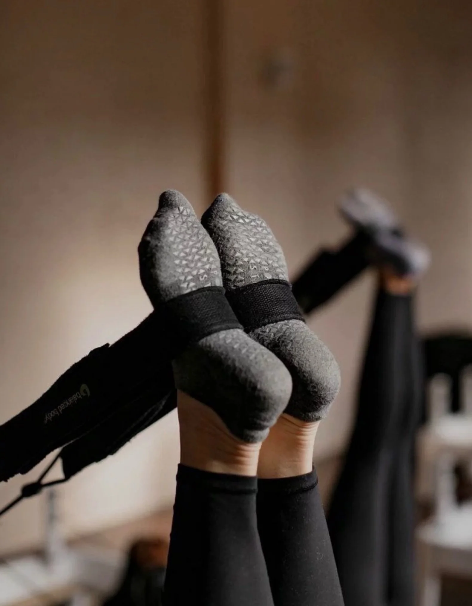 Three reasons to try Reformer Pilates 👇🏽:
1. Stronger body, better results
Reformer Pilates helps build lean strength, improve core stability, and target muscles that standard gym workouts often miss - making everything else you do in the gym feel 