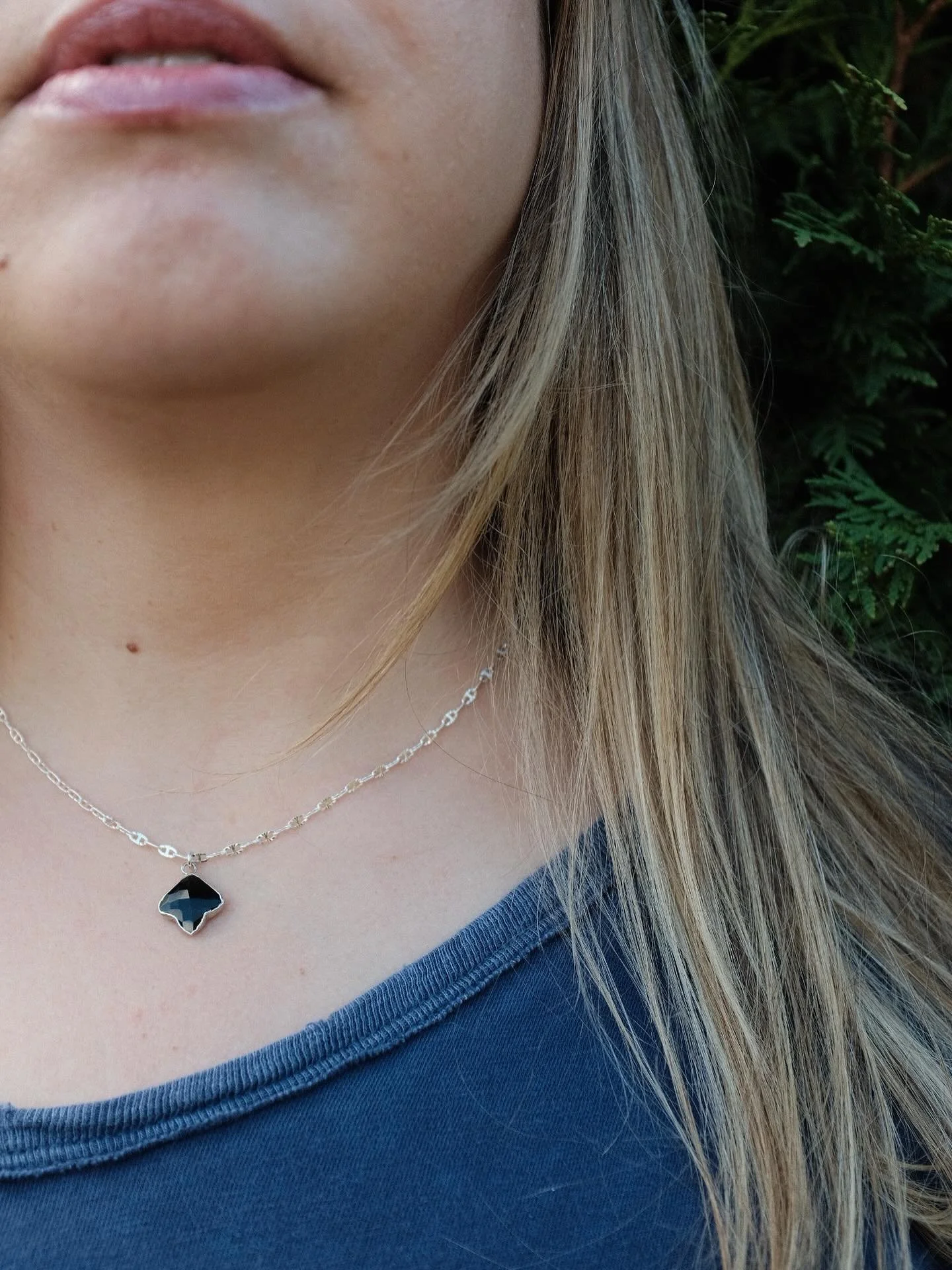 onyx 🖤

because who doesn&rsquo;t love a timeless combo of silver + onyx stone.

#onyx #winnipeg #winnipegsmallbusiness #shoplocal #canadian