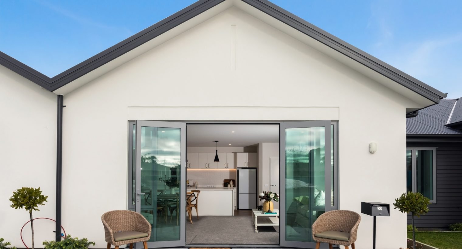 21 Sunny 2 Bedroom Modern Town Houses