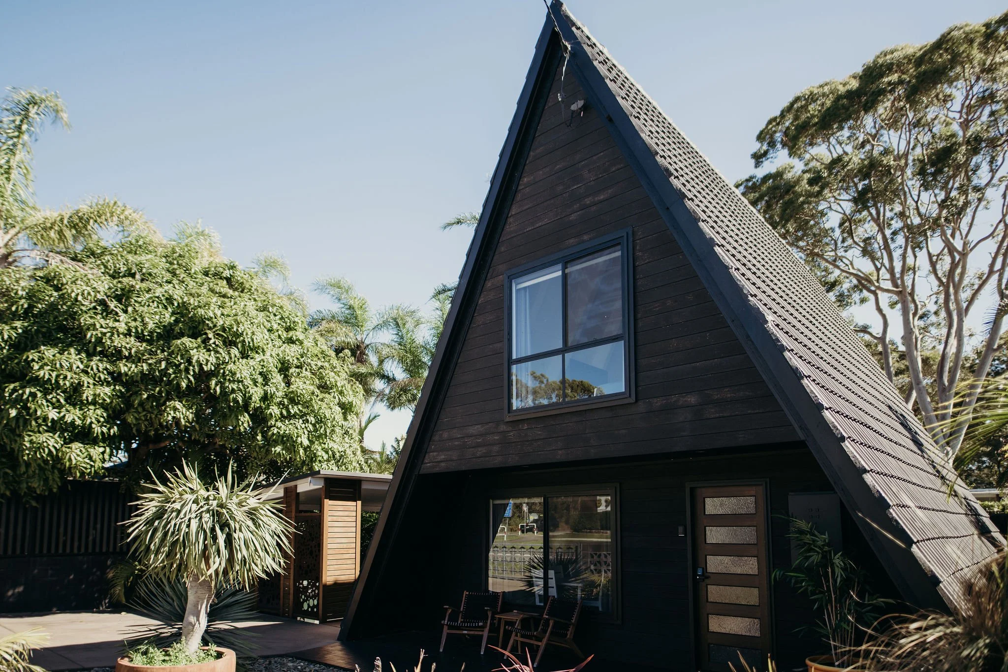 Escape to your own private, two-bedroom double-storey cottage, thoughtfully styled with all the comforts of home. 🌴🛋🛏🪴

#nelsonbay #shoalbay #weekendaway #travelnsw #sydneyweekender #escapesydney #nswcoast #beachholiday #weekendgetaway #nelsonpal