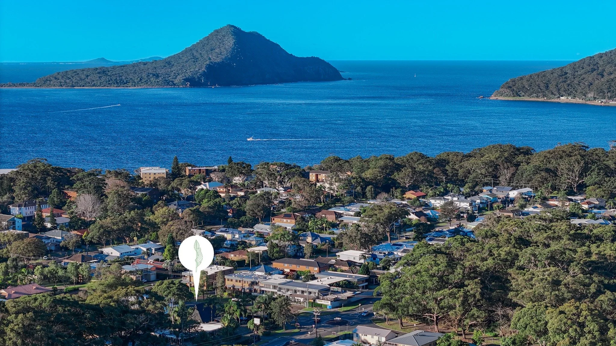 Where should you stay when you want to be within walking distance to both Nelson Bay and Shoal Bay? #NelsonPalms 🌴

📷 Amazing shot by @abovethe.bay 
.
.
.
#nelsonbay #shoalbay #weekendaway #girlsweekend #travelnsw #sydneyweekender #escapesydney #ns