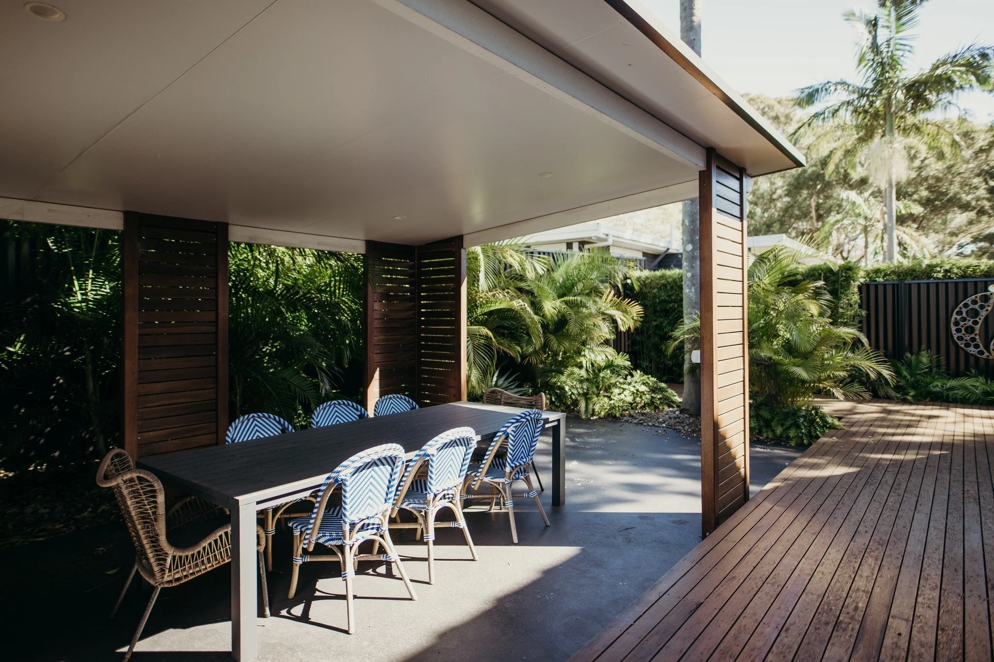 The cottage outdoor dining space, perfect for summer evening BBQ's 🌴

#nelsonpalms #nelsonbay #shoalbay #portstephens #nswcoast #weekendgetaway #escapesydney #travelnsw