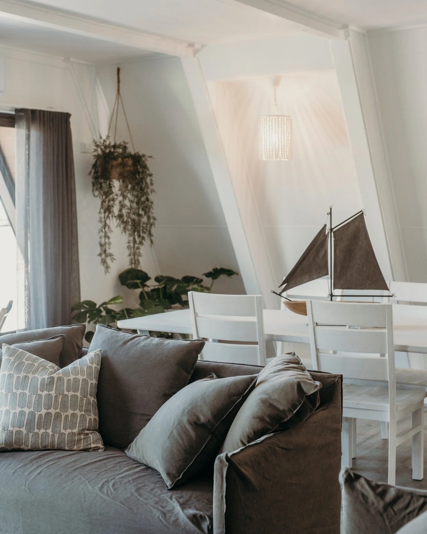 👀 A peek inside ᴛʜᴇ ᴄᴏᴛᴛᴀɢᴇ 🏡
Your own private, well-appointed two-bedroom, double-storey stay, sleeping up to six - plus off-street parking 🚙
See what dates are available on our website 📆
.
.
#nelsonbaynsw #portstephens #visitnswbeaches #visitns