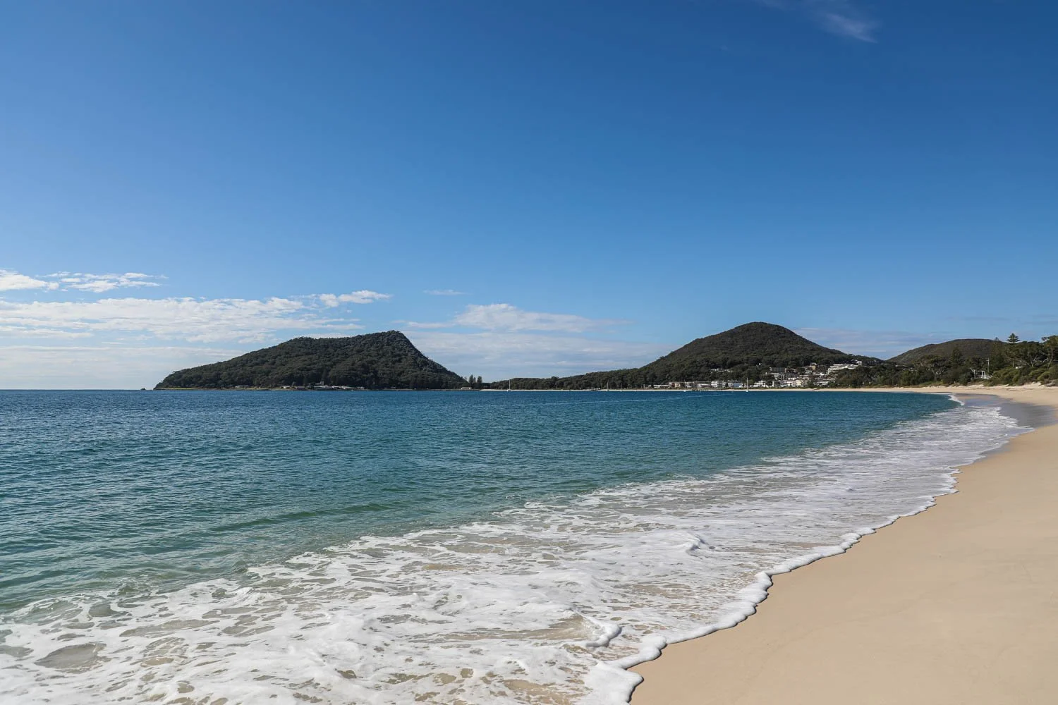School holidays: nearly done.  Summer escapes: not yet 🌊

Sneak in a last-minute stay at #NelsonPalms and wake up just minutes from #ShoalBayBeach
Sun, sand and a little more holiday, book it before it&rsquo;s gone!

#portstephens #nswcoast #visitns