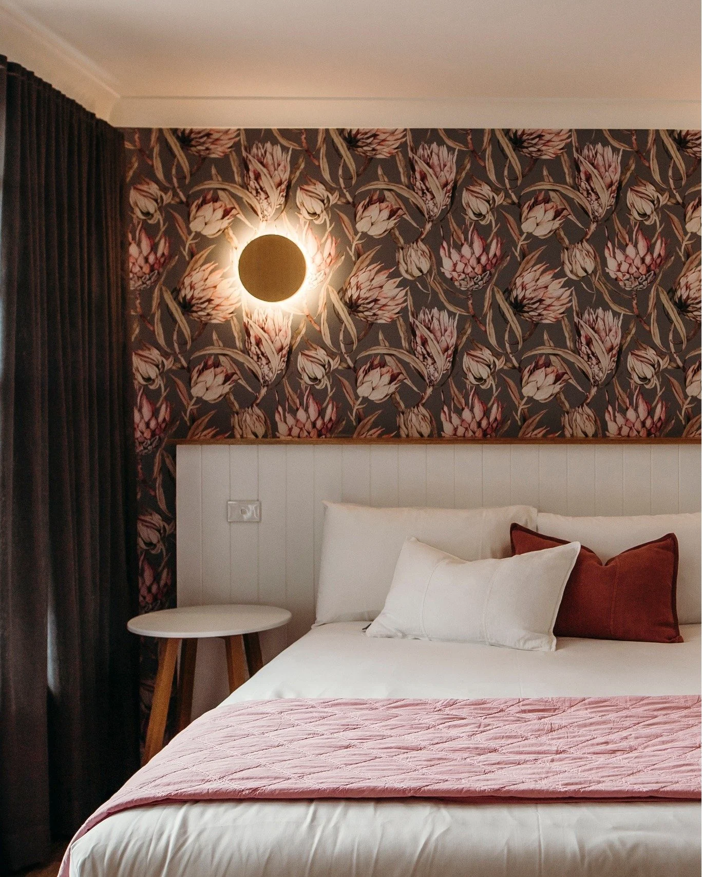 Surrounded by Port Stephens&rsquo; most iconic beaches 🌊
Your coastal reset starts here.
In our beautifully appointed Queen Room, an easy 2.5-hour drive from Sydney and a world away from the everyday. 🌏

Book your escape now, link in bio 📲
.
.
.
#