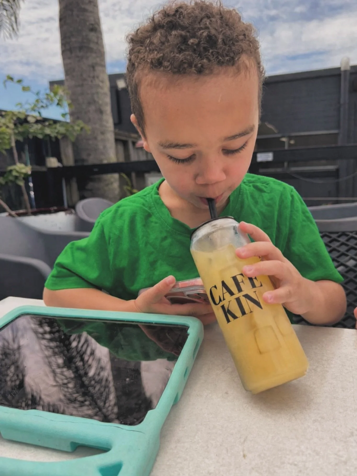 Lunch break, done right 💚🌴
Fresh air, little sips, and our favourite local spot .. Caf&eacute; Kin never misses. Supporting local tastes even better 🥤✨