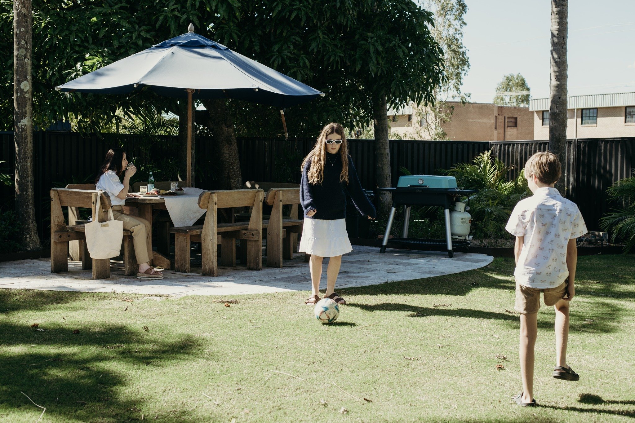 Unwind in the outdoor spaces at Nelson Palms 🌴🕶⚽