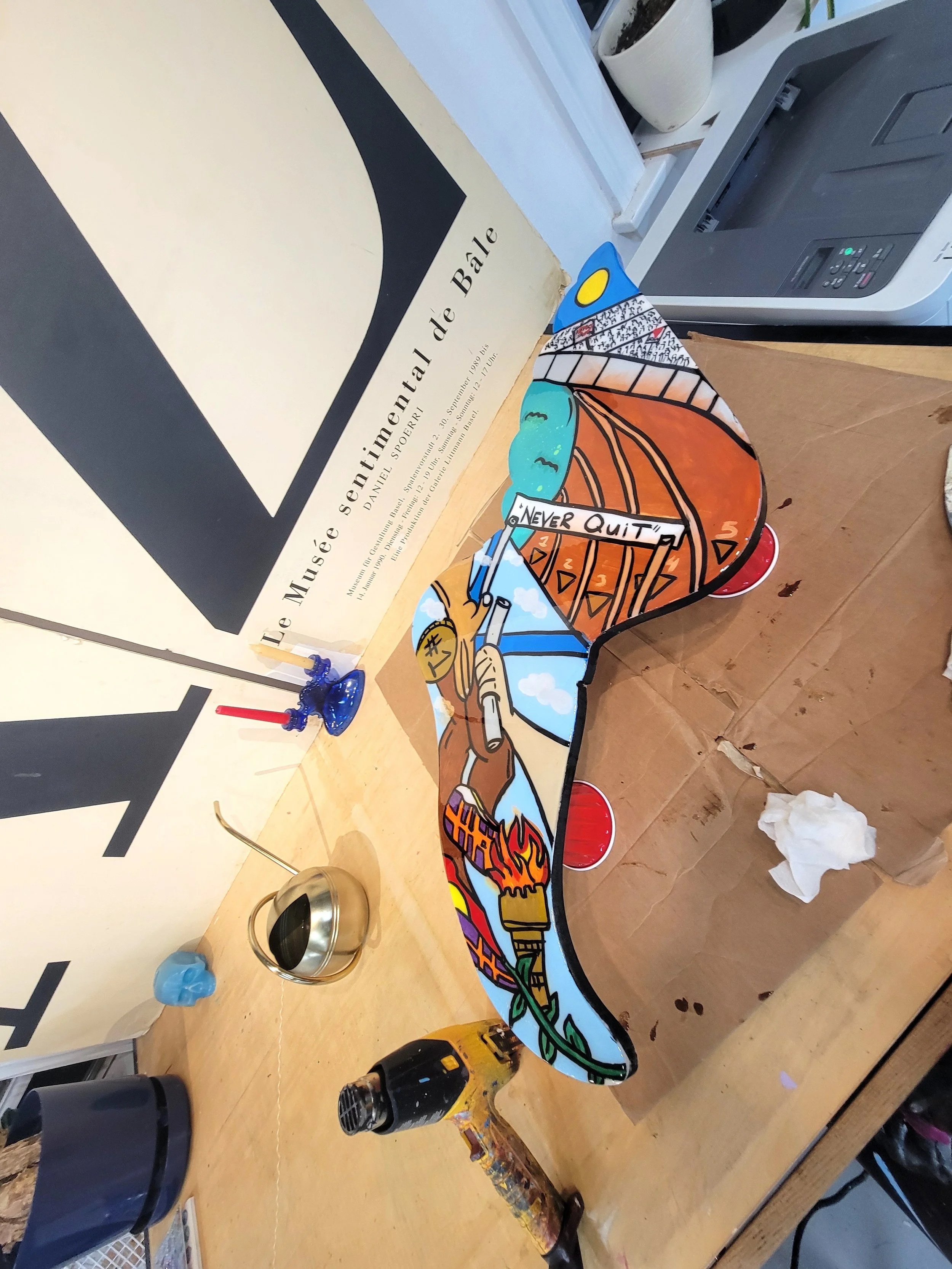 "The finish line"
Resin, on wooden sculpture 