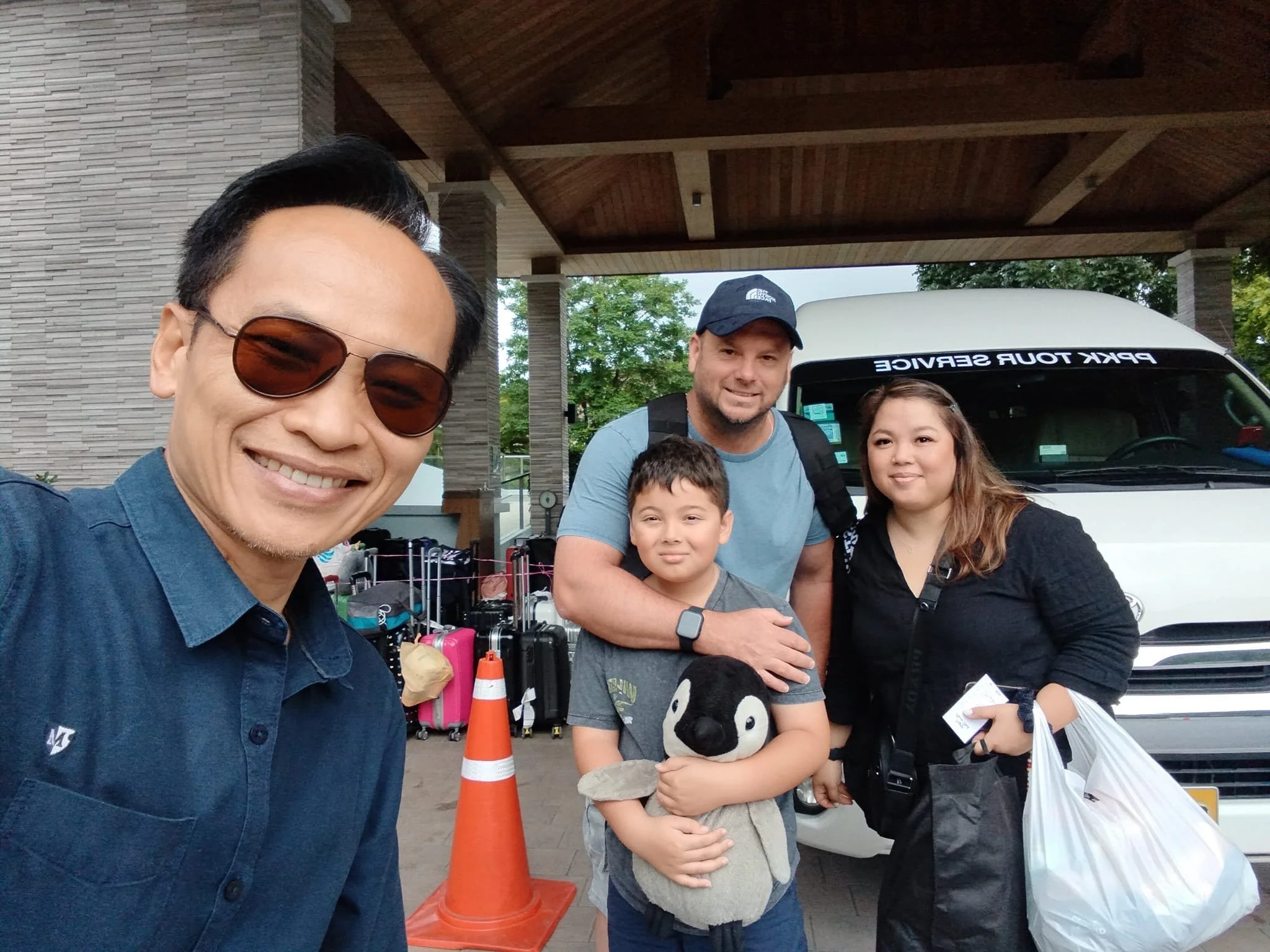 Panya Taxi Phuket with happy customer