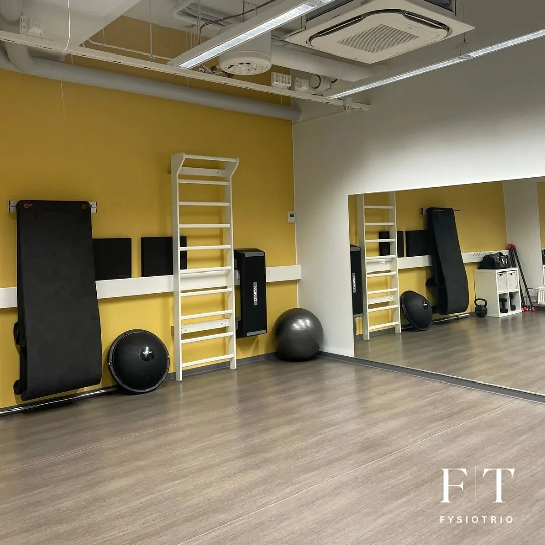 Tilamme alkavat olemaan pieni&auml; yksityiskohtia lukuunottamatta valmiita! Sali ja kaikki kolme hoitohuonetta on rakennettu modernilla otteella laadukkaita ty&ouml;v&auml;lineit&auml; k&auml;ytt&auml;en.💯

Tervetuloa vastaanotolle!

#fysioterapia 