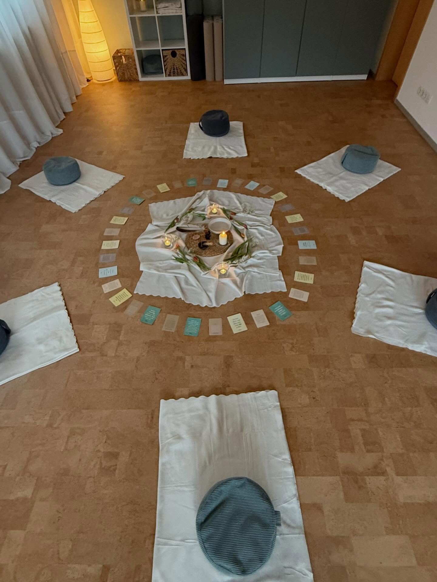 Event Vorbereitung f&uuml;r ein Geburtstags - Circle/ Ritual ✨🌷🤍 #yogaahrweiler #yogaeventsahrweiler #studioinbalance #studioinbalanceevents