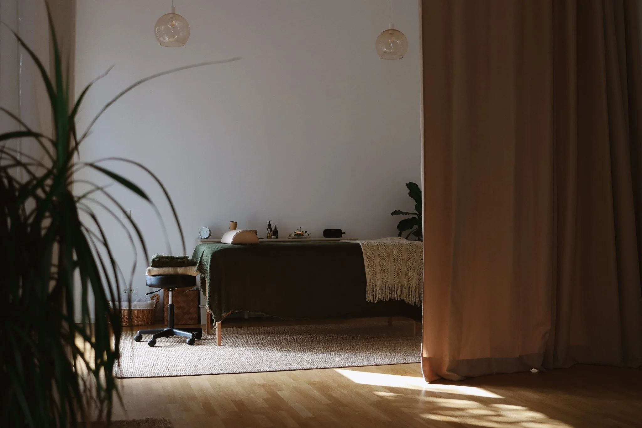 massage studio massage bed in Berlin .jpg