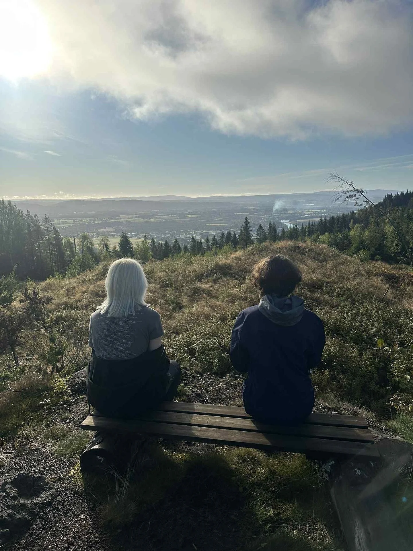 🚶&zwj;♀️🍁 Valgfaget Ut p&aring; Tur tok i dag turen opp til Nordre T&aring;rn!
En nydelig h&oslash;stdag med frisk luft, fine stier og en helt fantastisk utsikt p&aring; toppen 🙌
Perfekt m&aring;te &aring; starte helga p&aring; &ndash; med gode fo