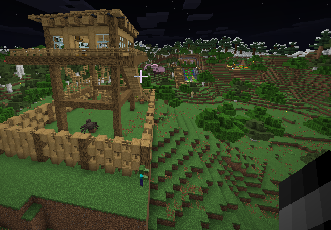 Minecraft-verden med trehus, oppbygd struktur og omgivelser av trær, terreng og fjell under nattelys.