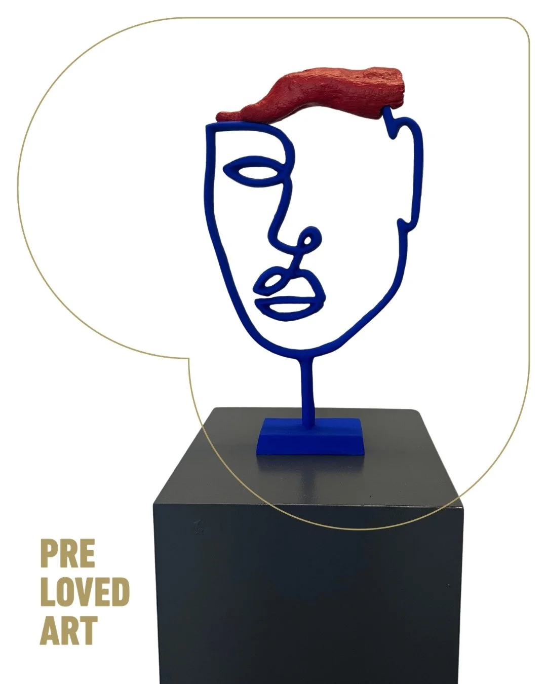 🔵 Arie Otten &ndash; Het Meisje met het Rode Haar

Een krachtig lijnenspel in staal, gecombineerd met een opvallend rood accent.
Minimalistisch, maar met karakter. Dit werk speelt met contrast: strak en speels tegelijk. Een moderne blikvanger die in