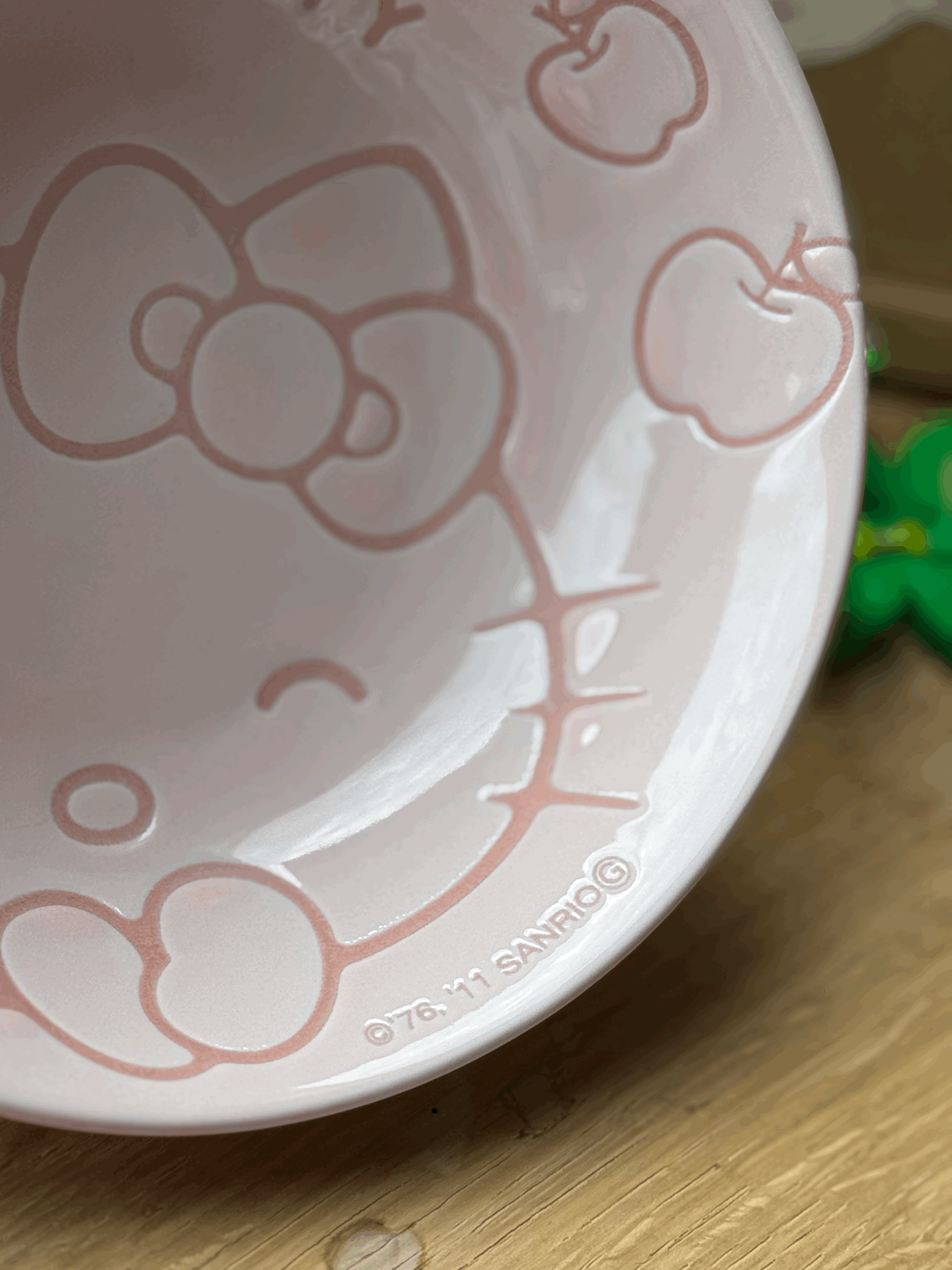 Hello Kitty Bowl with Apples