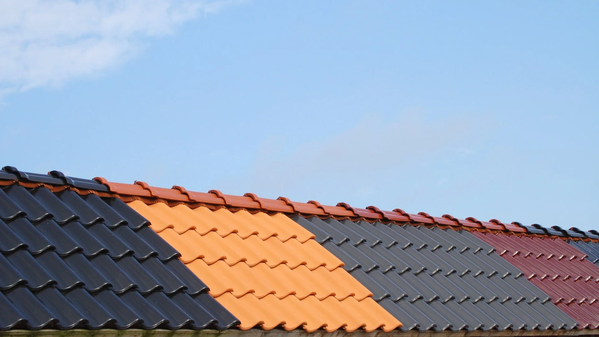 Dachówki ceramiczne w różnych kolorach – estetyczne pokrycie dachu domu