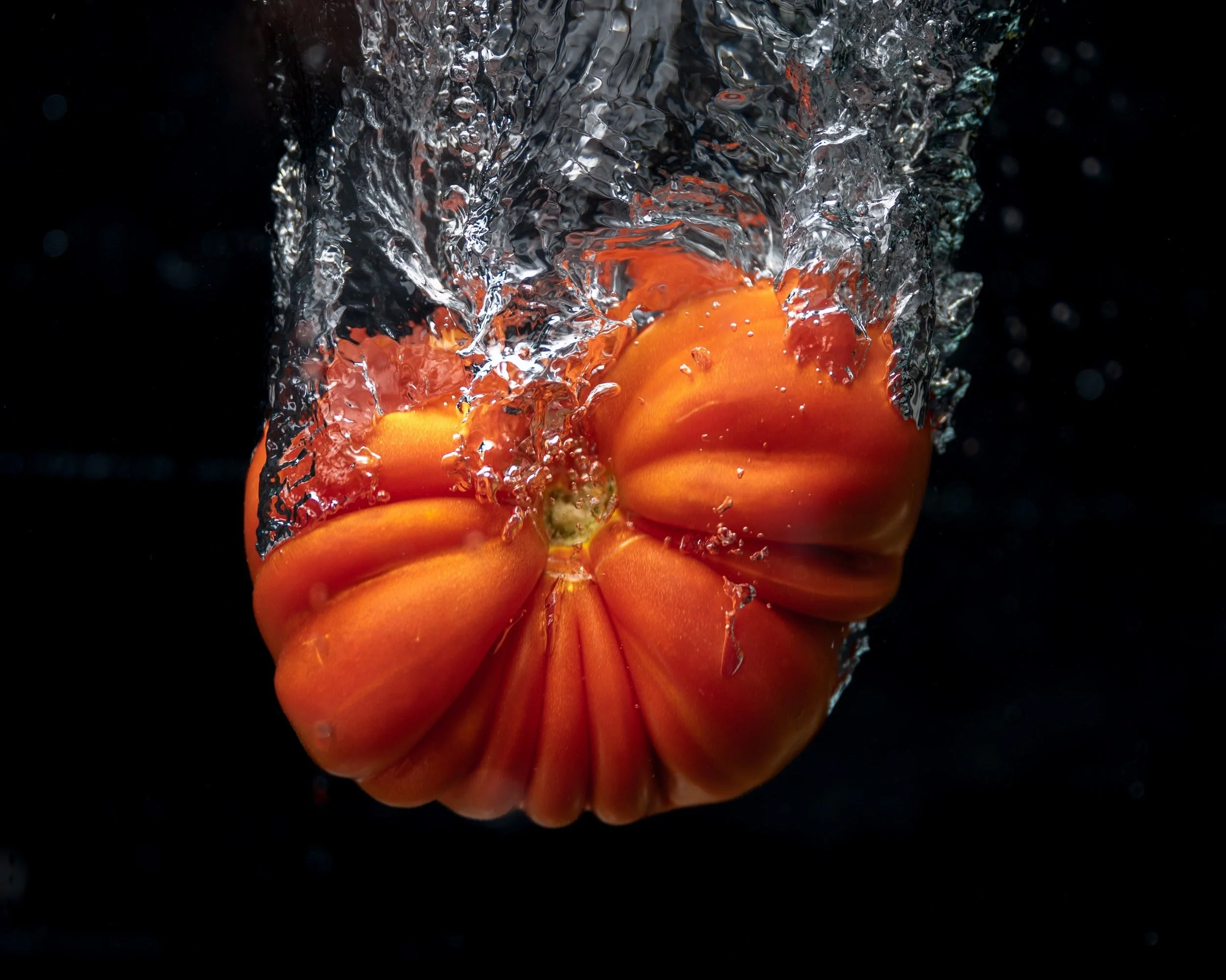 Tomate Photography diving tomato
