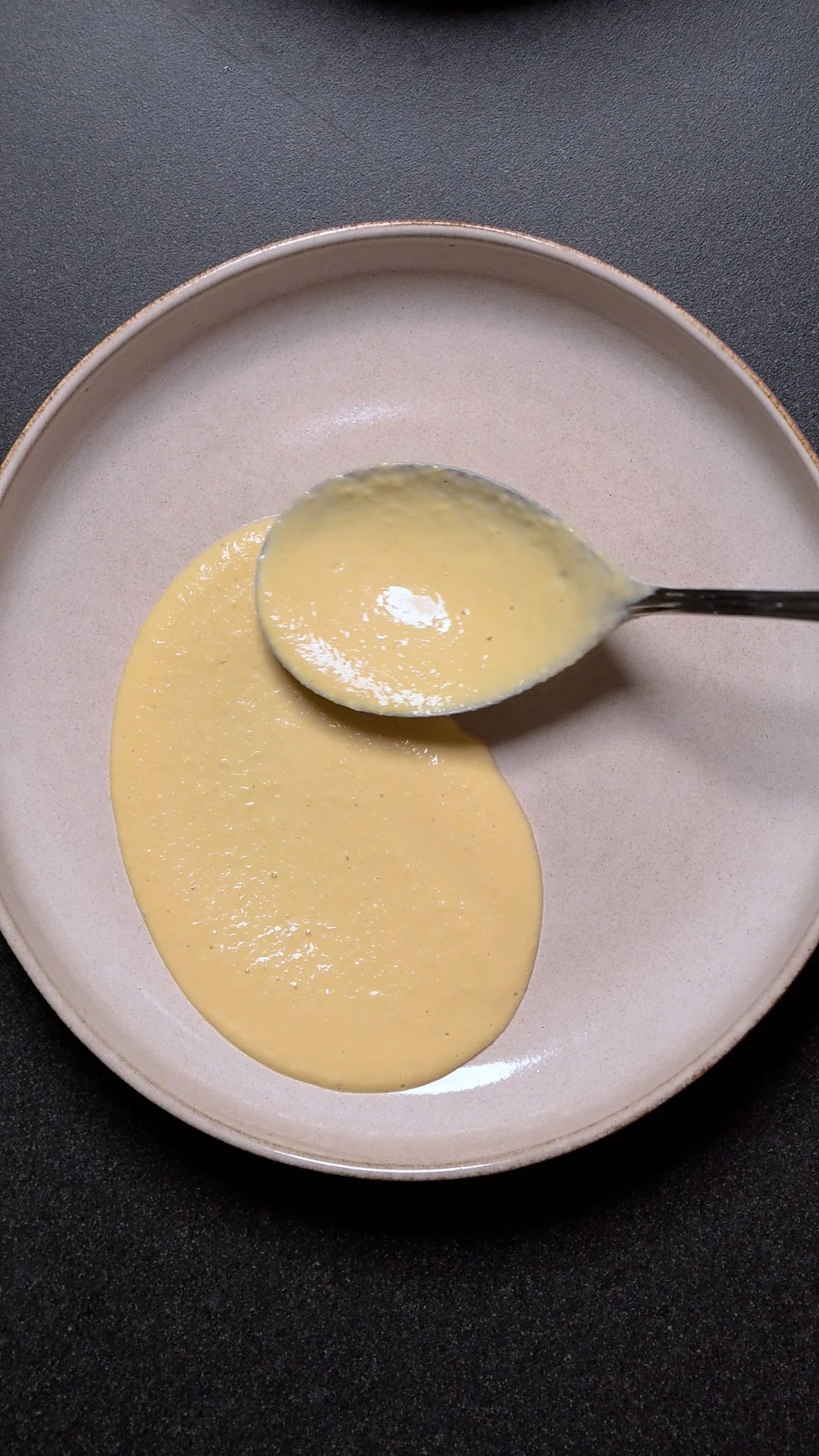 Ofenkarotten mit Hummus-Dip