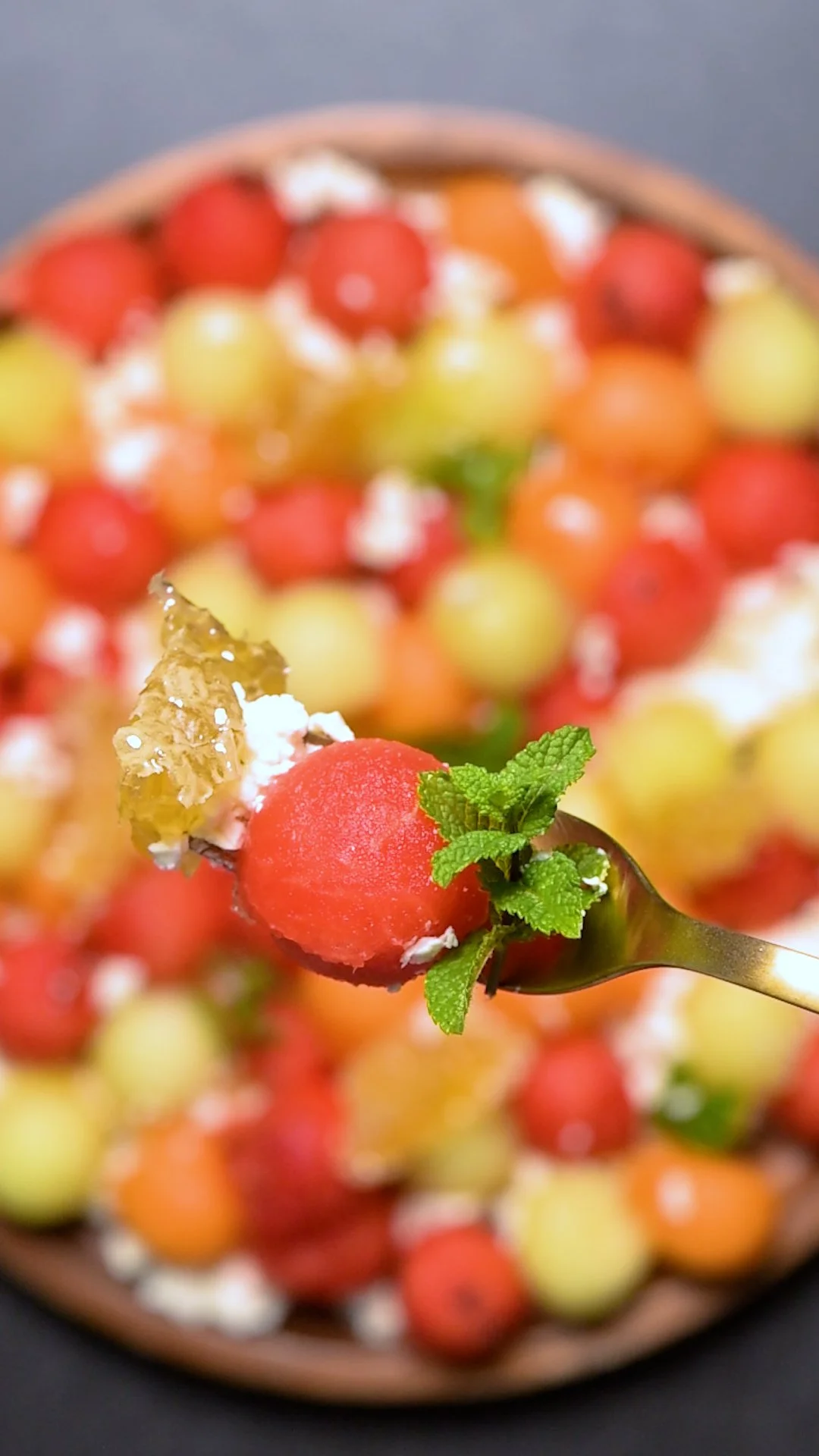 Wassermelone Feta Salat mit Honigmelone und Rohhonig vom Imker