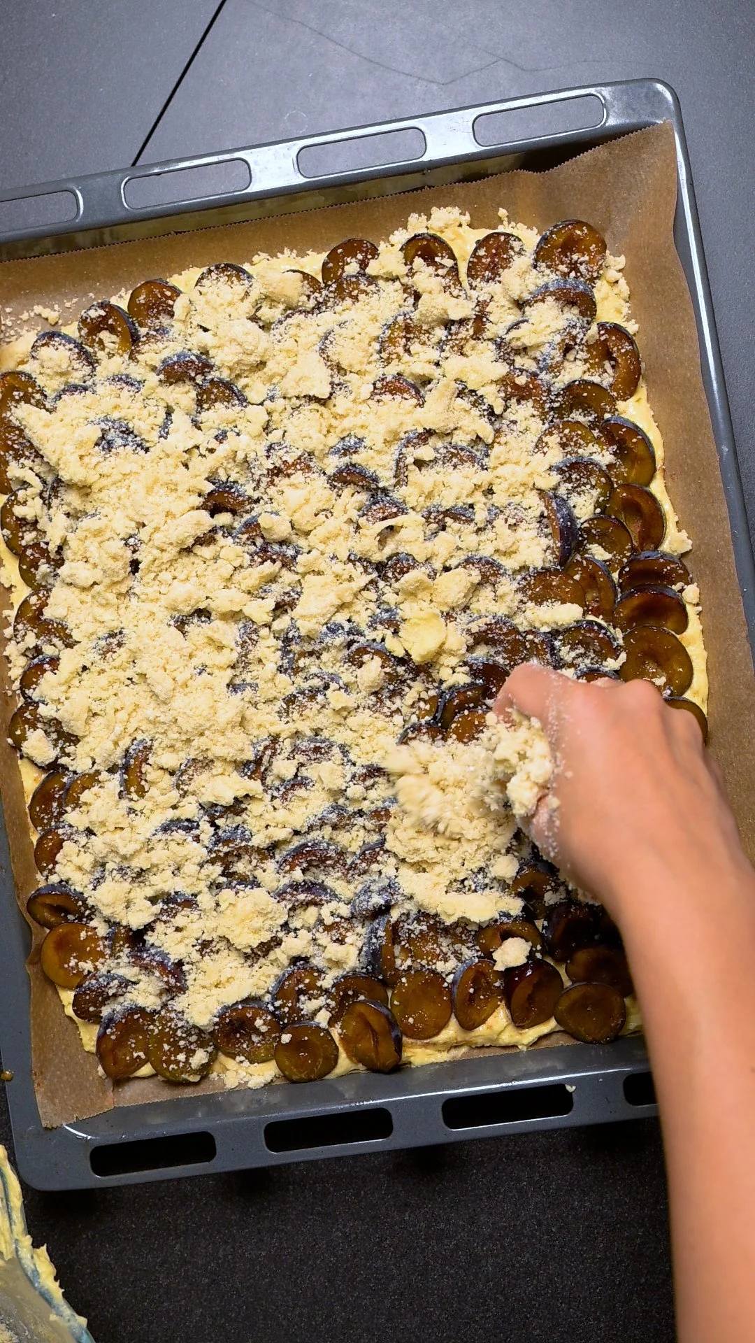 Zwetschgenkuchen mit Streuseln vom Blech