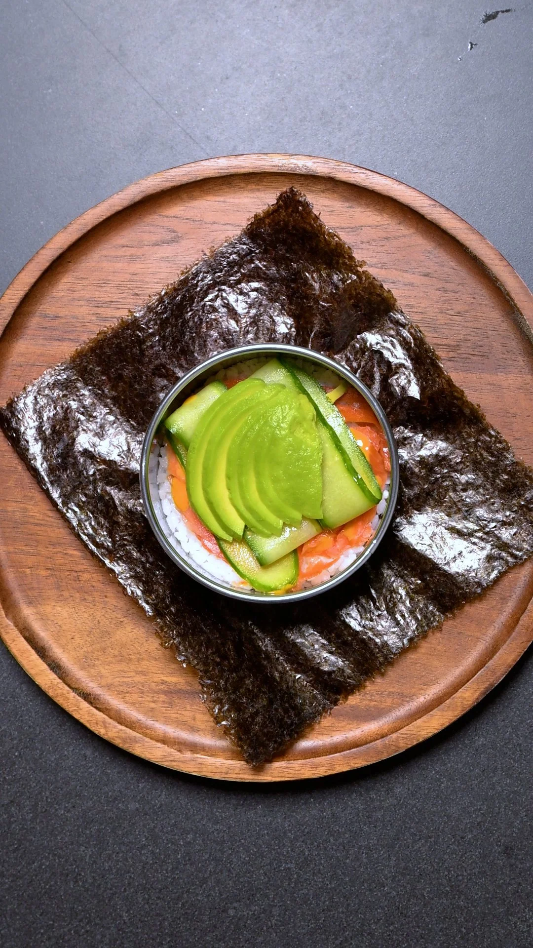 Sushi Burger mit Siracha Sauce
