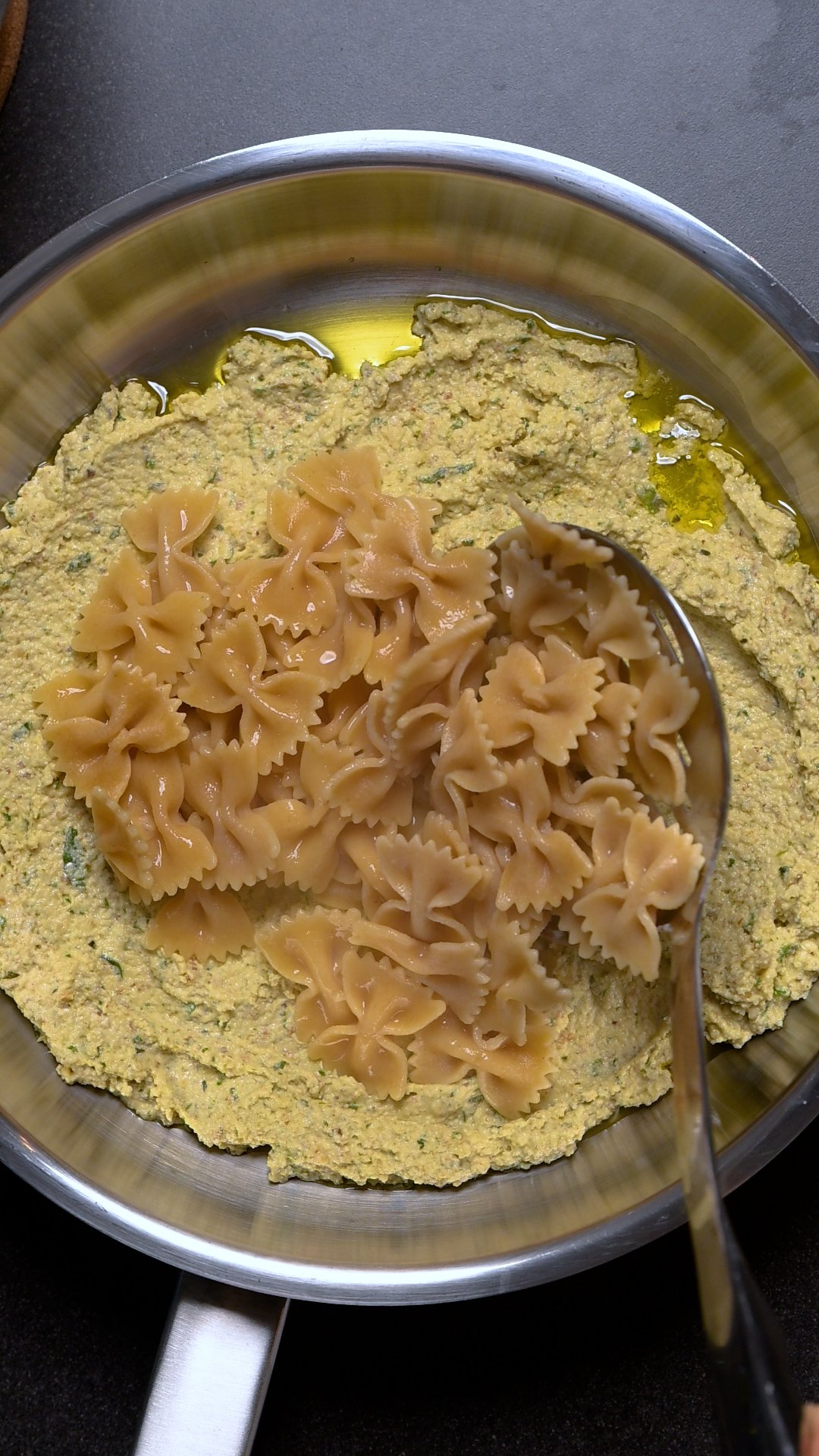 Grünes Pesto Nudeln