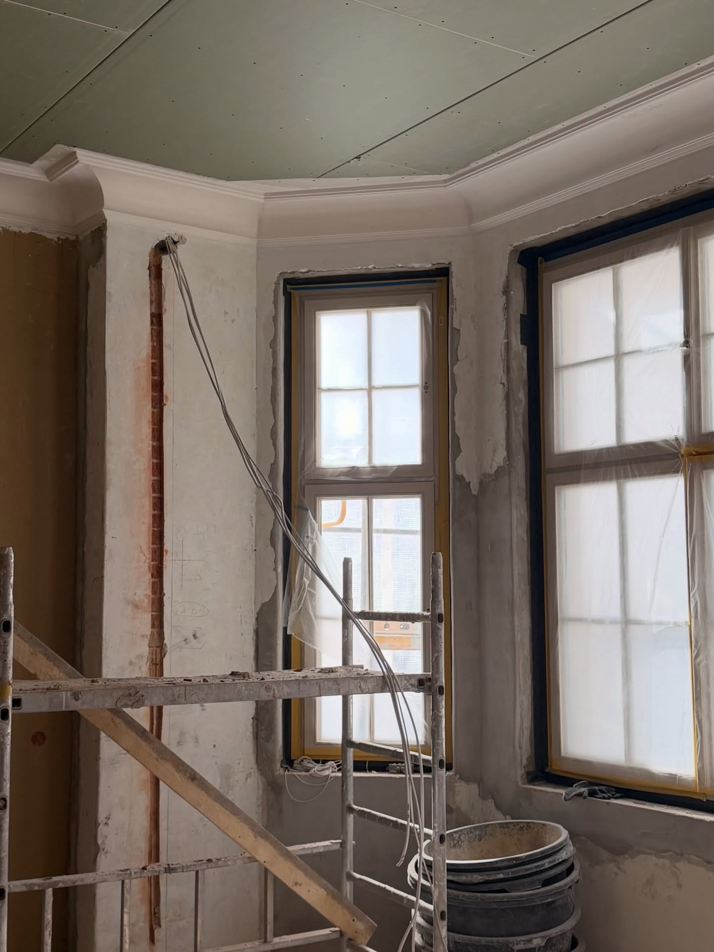 The last weeks at our Claret House project. Things are picking up speed and we can&rsquo;t wait to share more progress with you soon.

#architecture #sitevisit #constructionprogress #interiorarchitect #interior