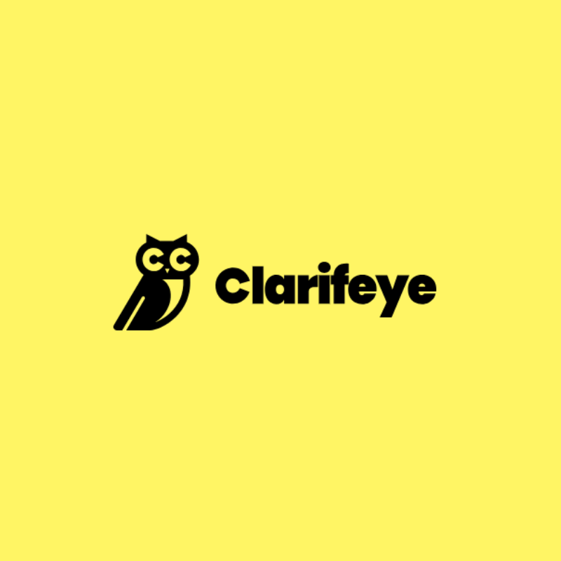 Logo de Clarifeye avec un hibou noir stylisé et le nom en texte noir sur fond jaune.