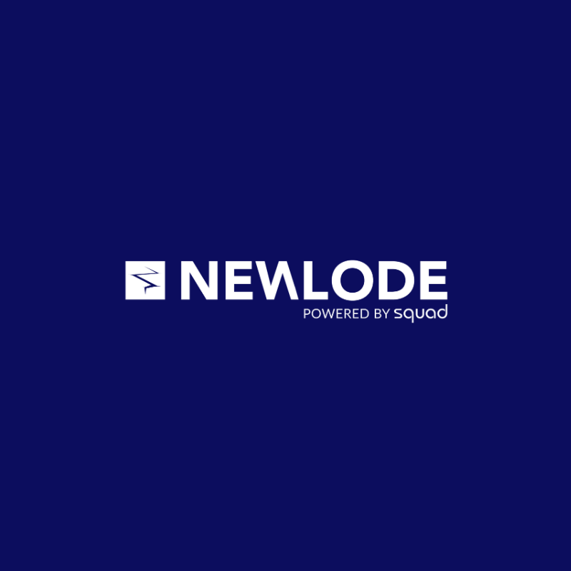 Logo de Newlode avec la mention Powered by Squad sur fond bleu foncé.