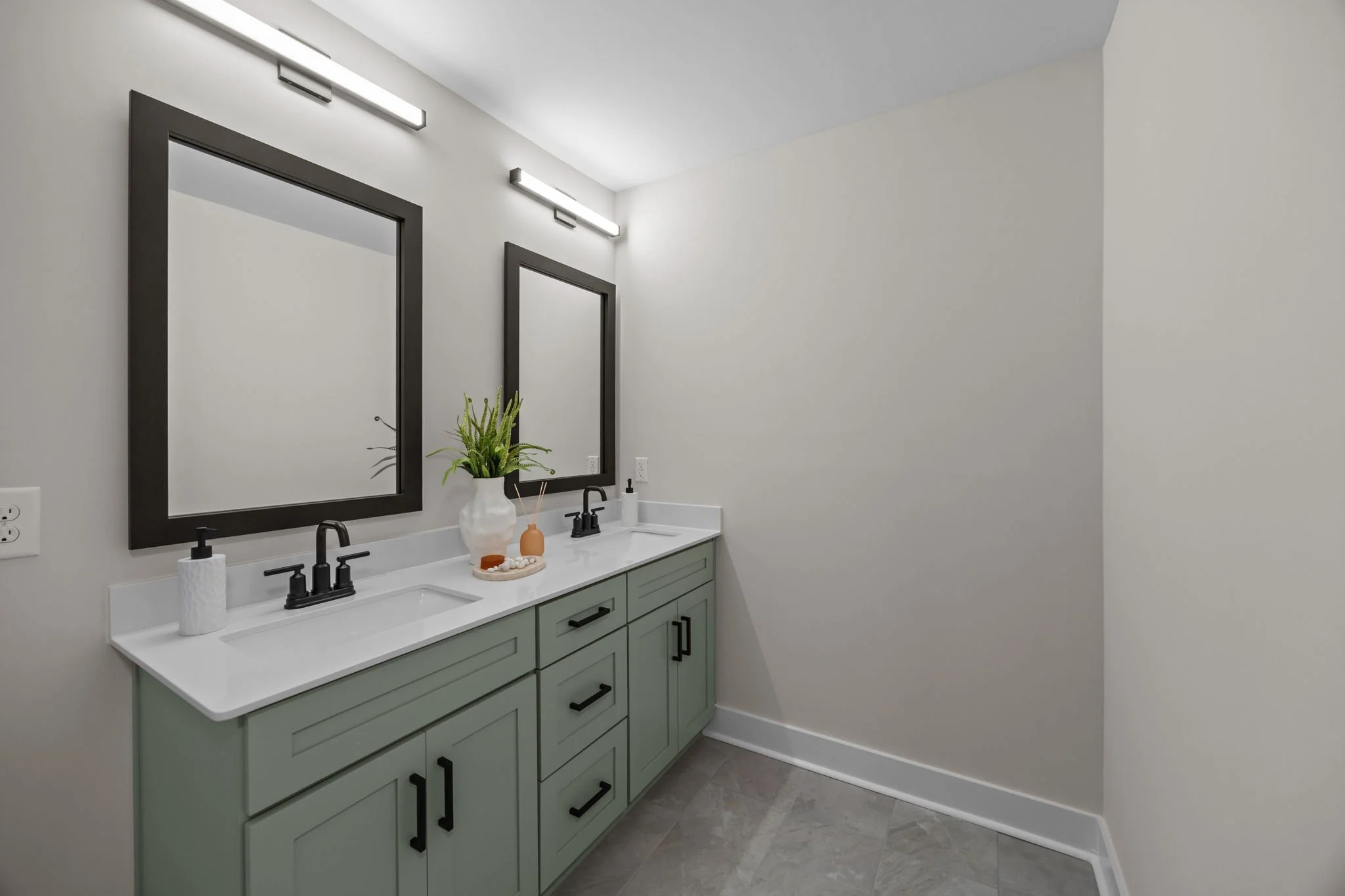 53-web-or-mls-220 Lingerfelt Dr HDR081.jpg