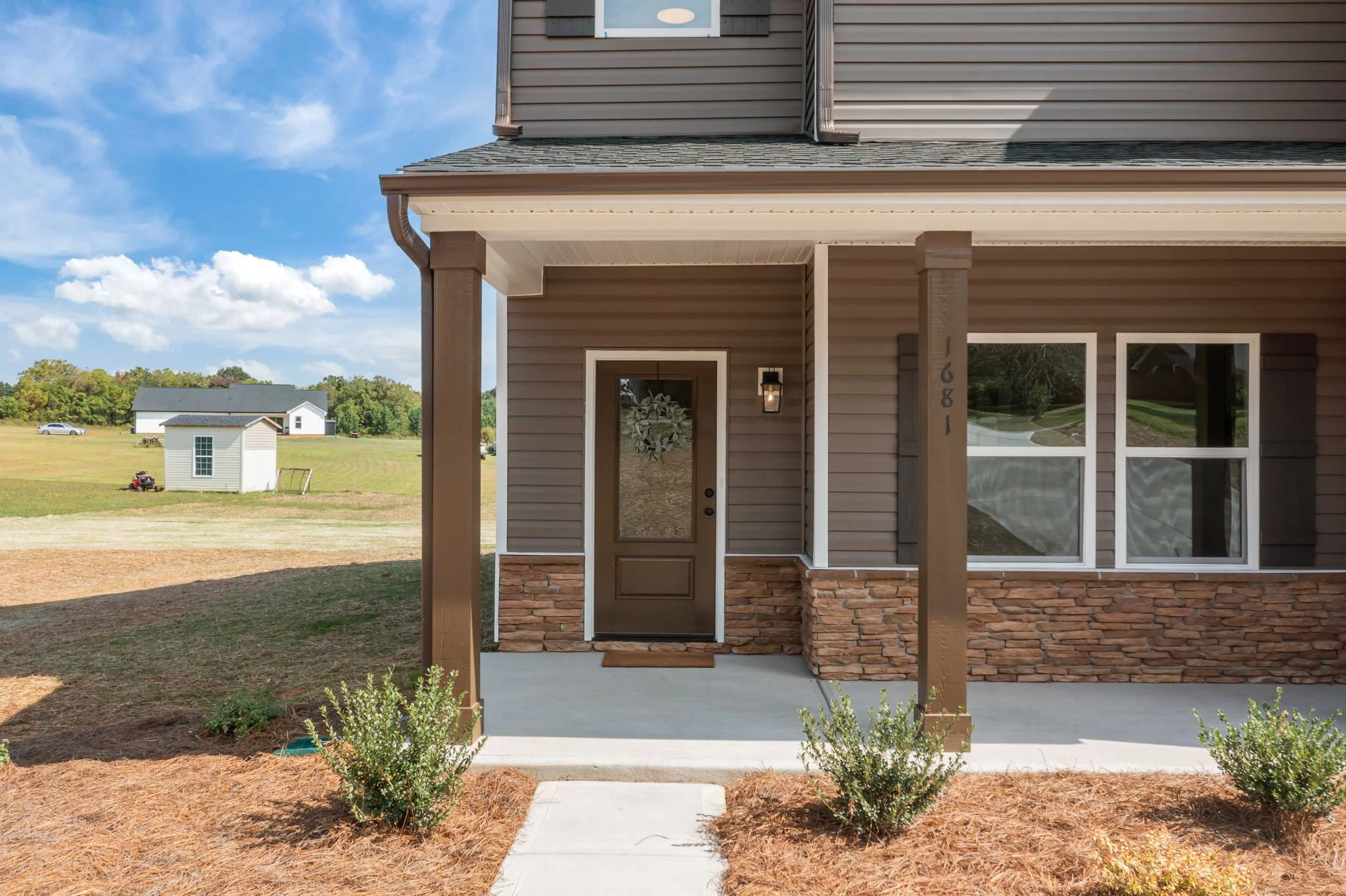 6-web-or-mls-1681 Woolie Rd EX 001.jpg