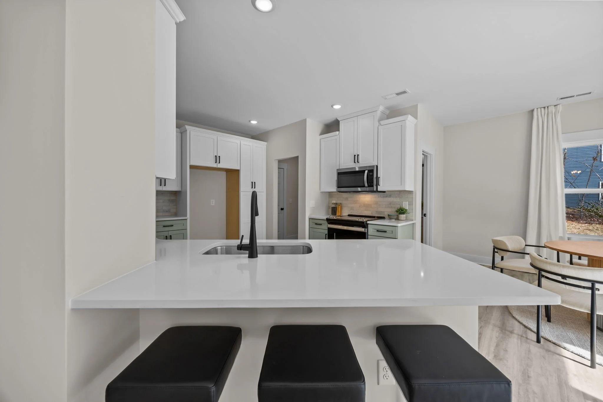 34-web-or-mls-220 Lingerfelt Dr HDR024.jpg