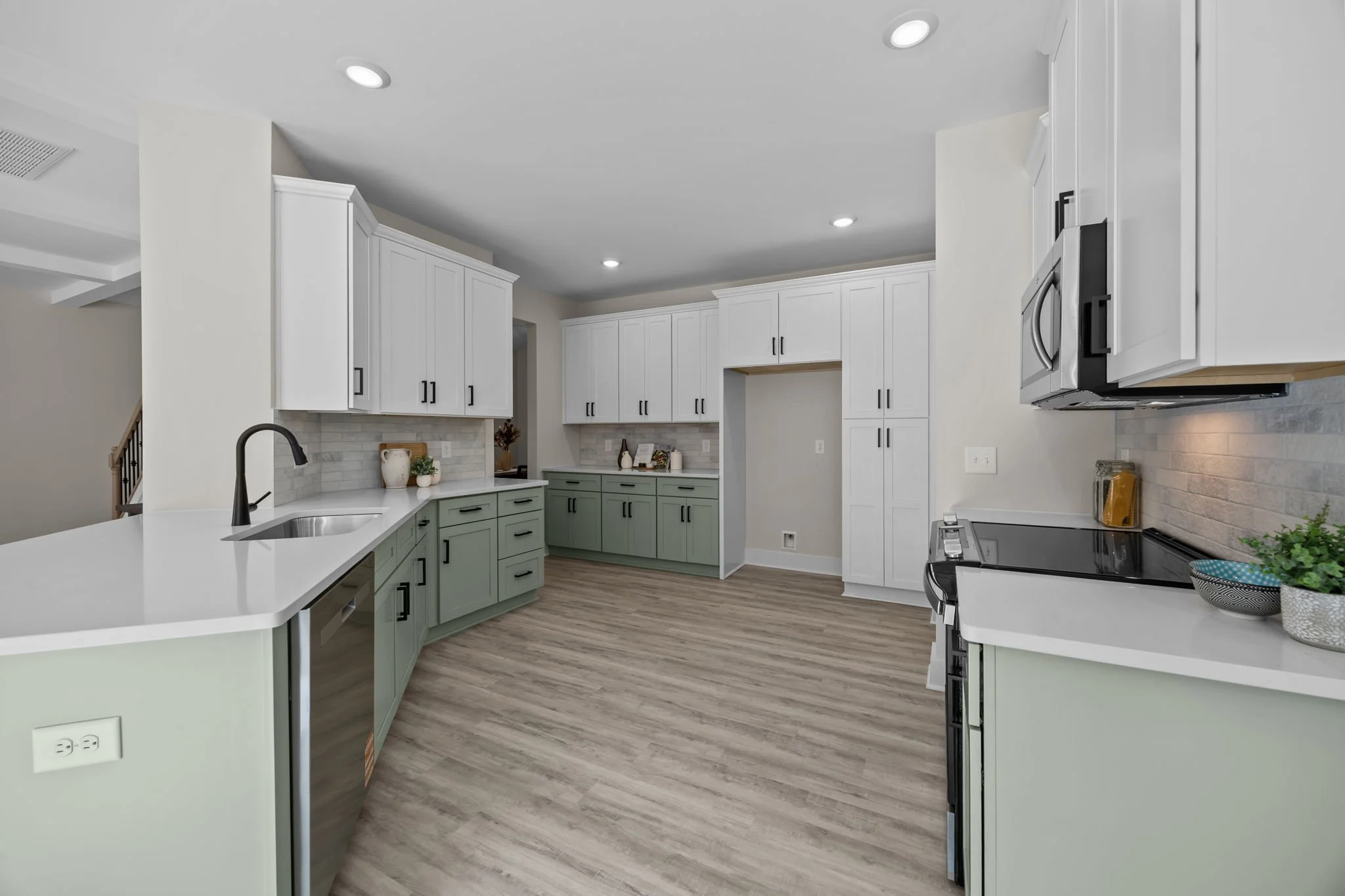 36-web-or-mls-220 Lingerfelt Dr HDR030.jpg