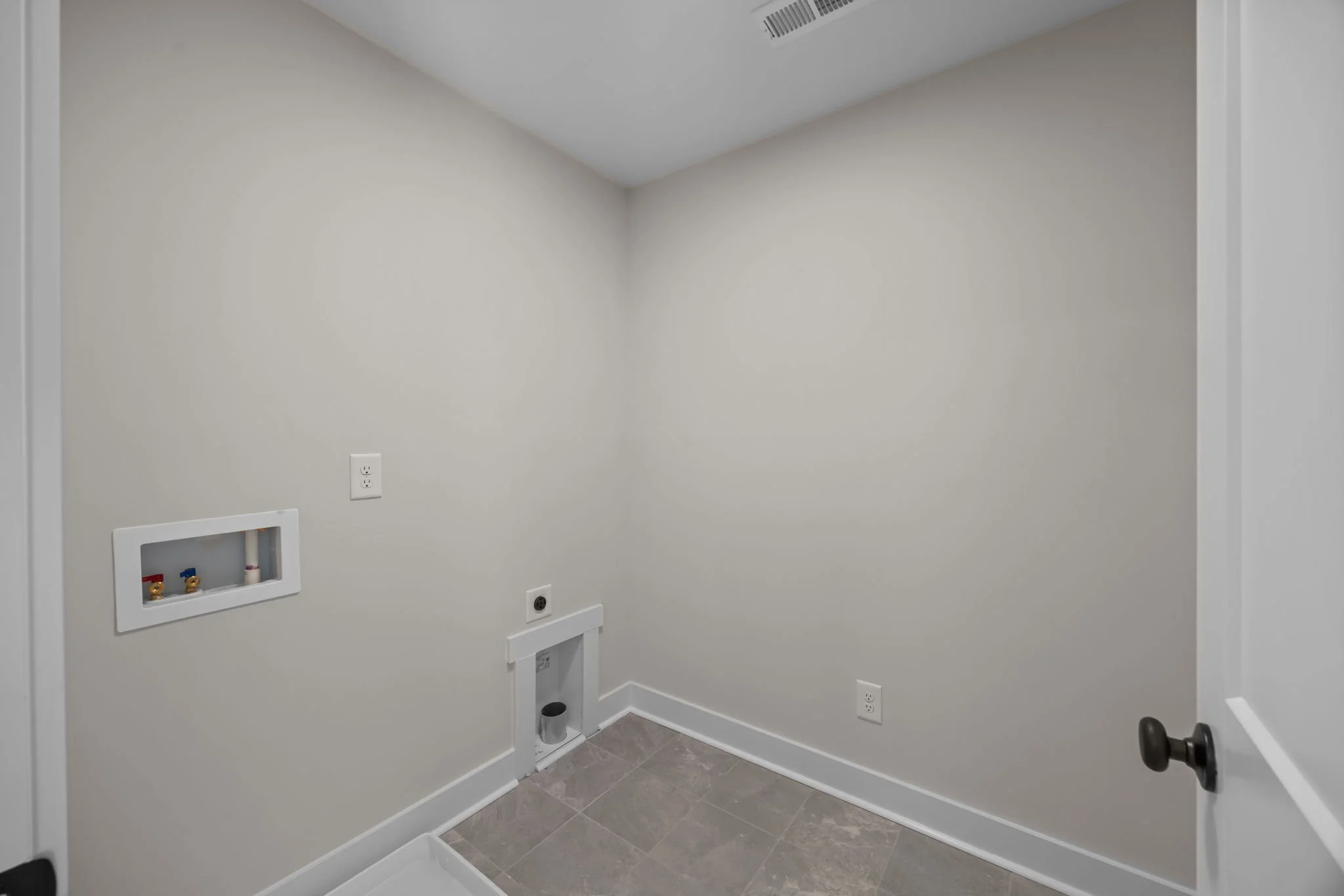 45-web-or-mls-220 Lingerfelt Dr HDR057.jpg