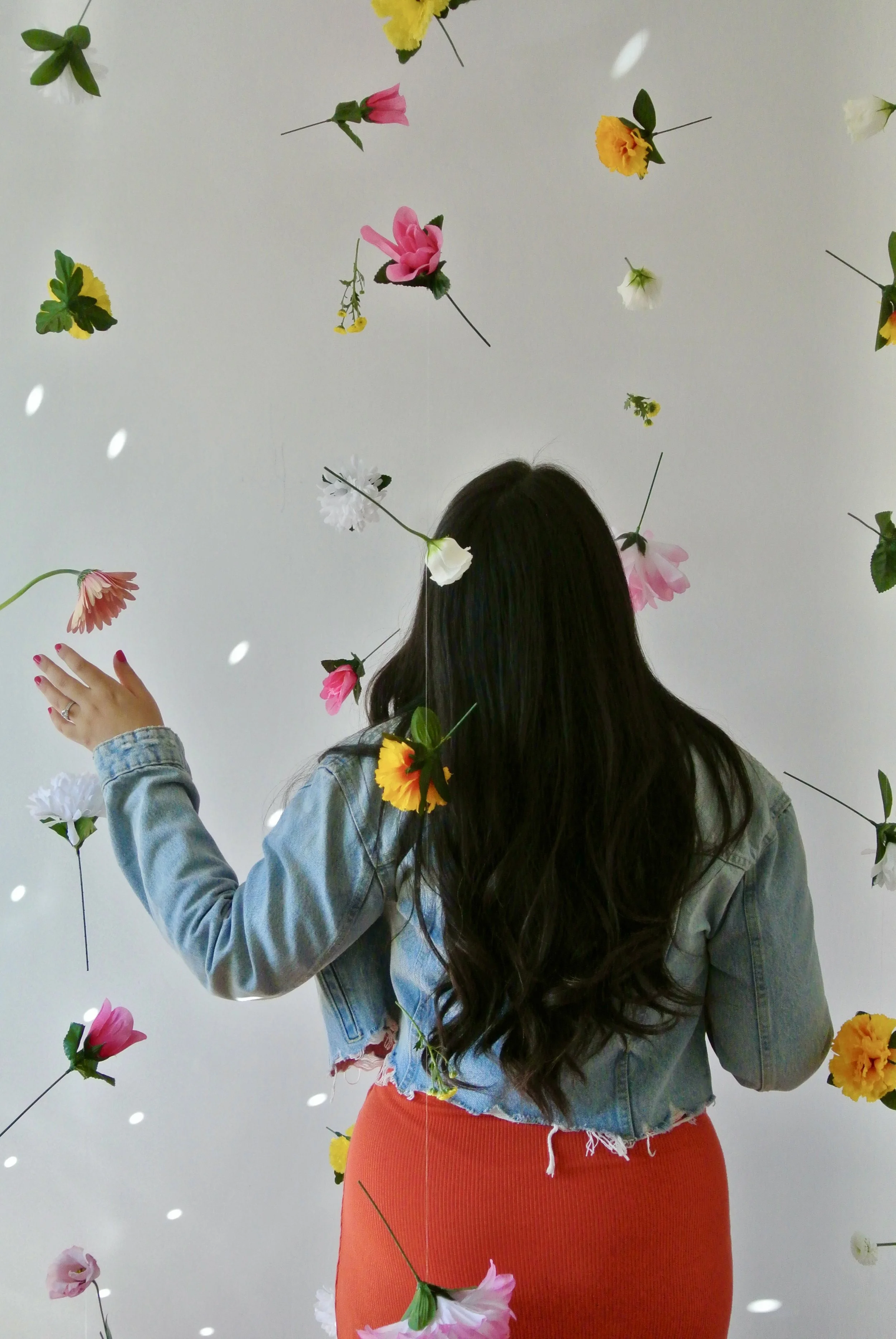 Photo of Ariel De La Mora with flowers and a disco ball