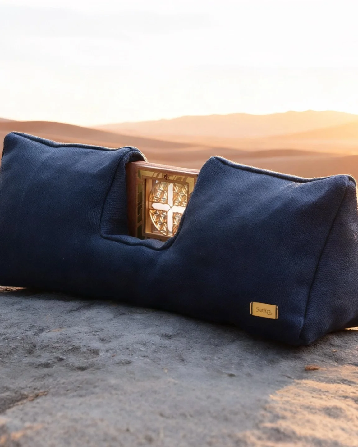 Samkhya Blue &ndash; Balance 🧘&zwj;♂️, die man sp&uuml;ren kann. Das Crana 5K Samkhya Blue bringt ruhige Kraft und energetische Ausgeglichenheit in deinen Raum. Mit feinstem Leinen und einem hochwertigen Inlay aus Kupfervlies, Magneten und Rosenquar