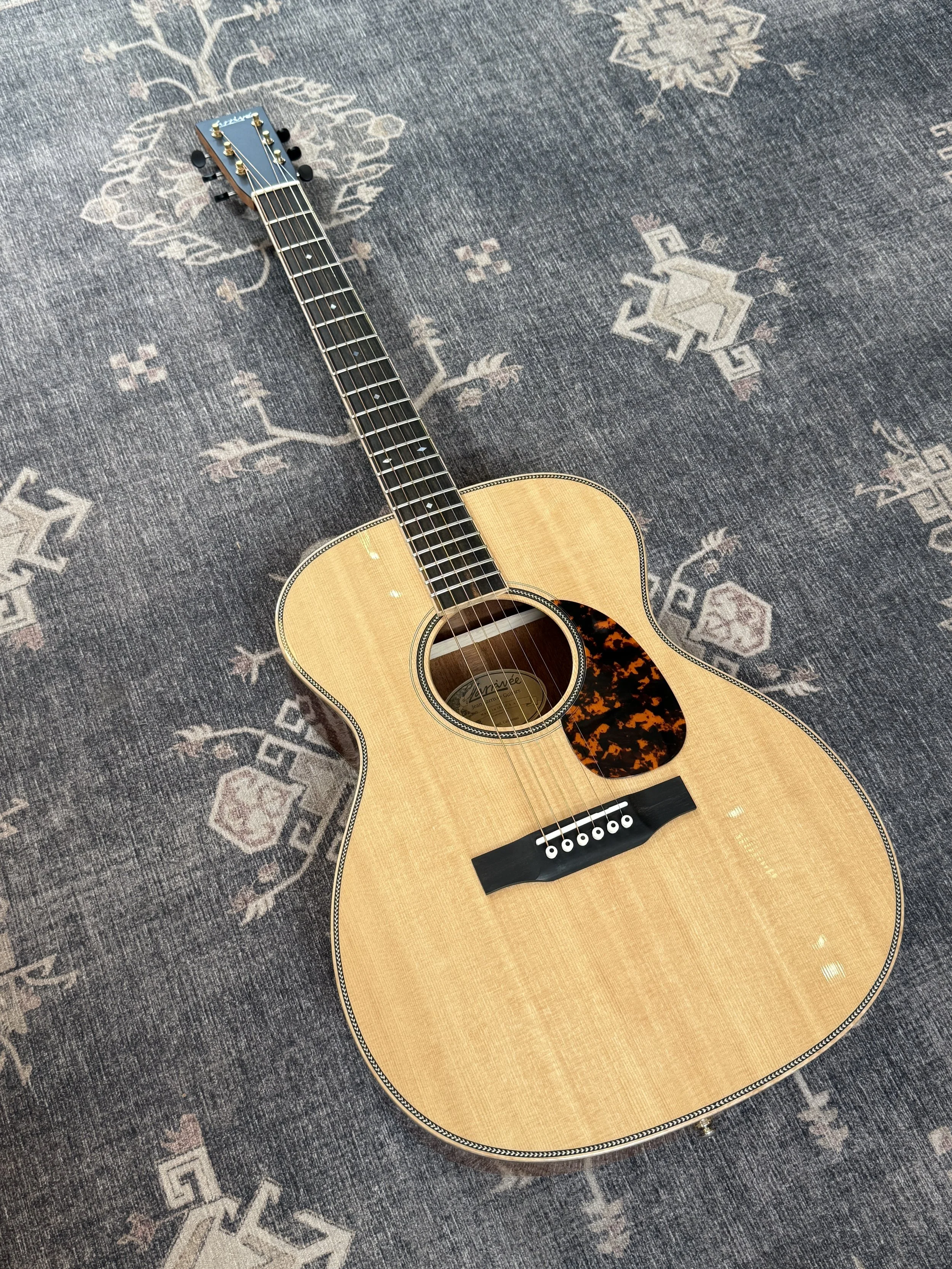 Larrivée OM50 - Solid Adirondack Spruce Top / African Mahogany Back & Sides / Gloss Finish / Made in Oxnard CA