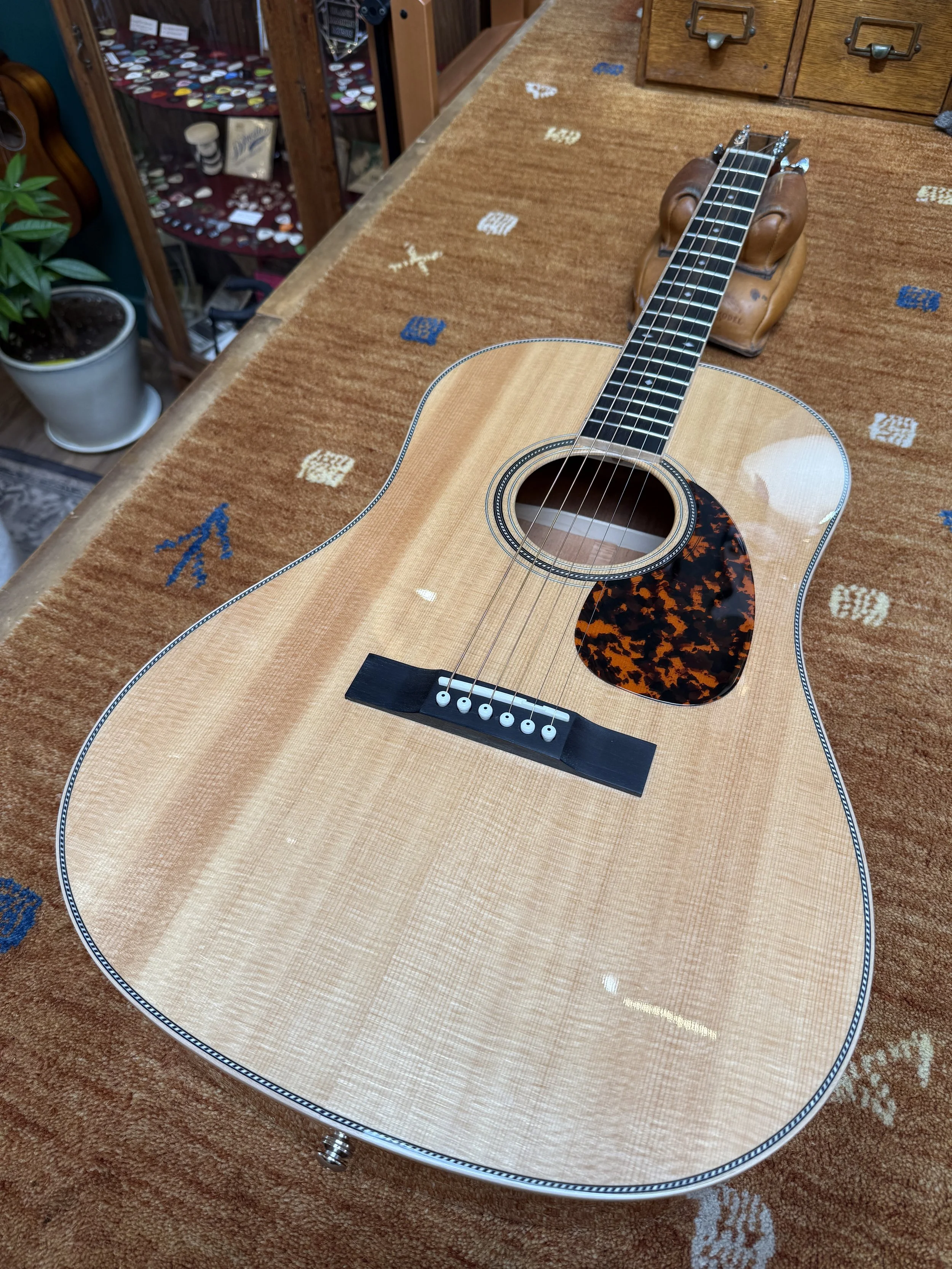 Larrivée SD-44 Slope Shoulder Dreadnough (25.5 Scale Length) 12 Fret