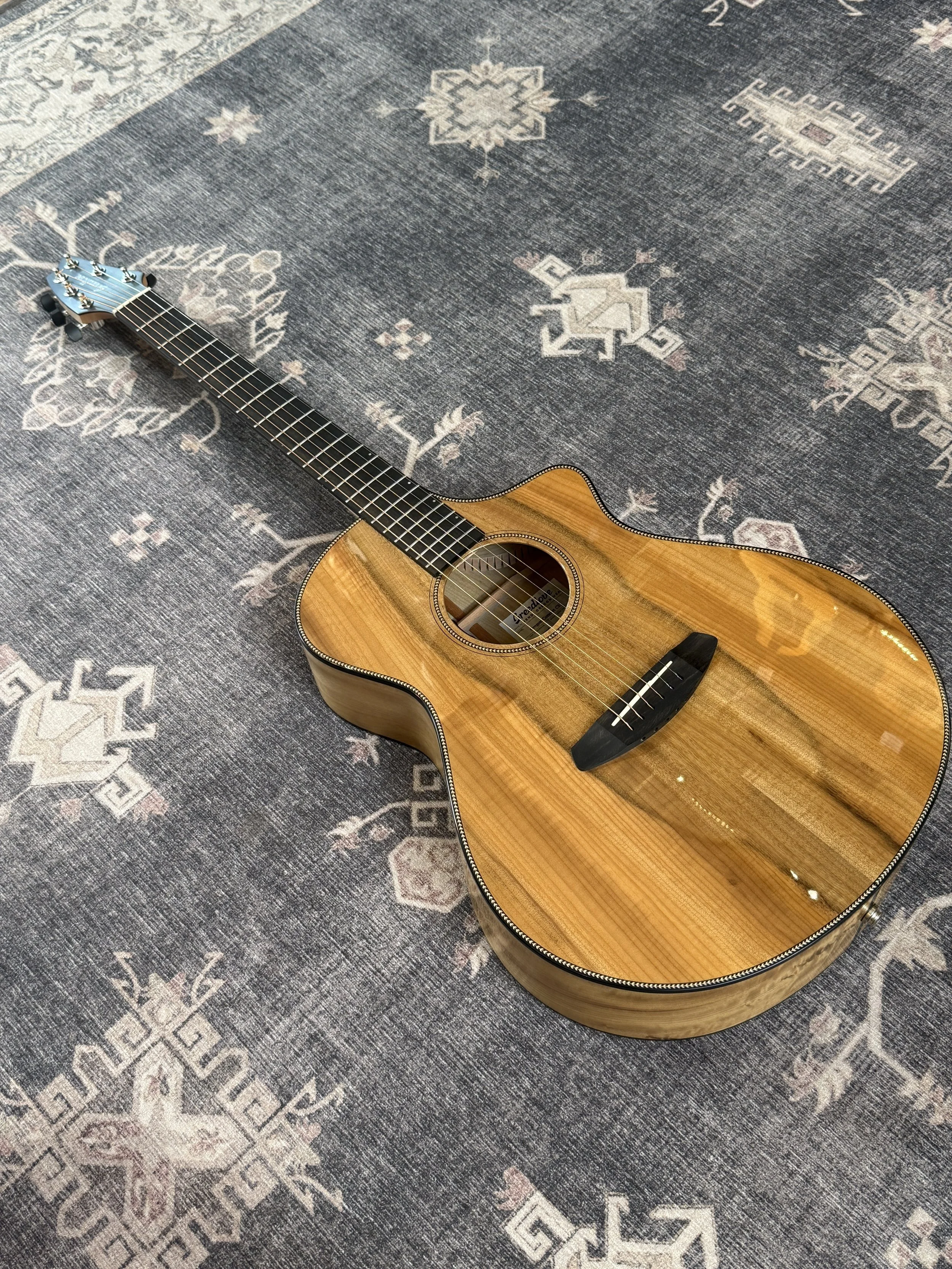 2023 Breedlove Concertina / Solid Oregon Myrtle Top Back and Sides / Sustainably Farmed / Made in Oregon, USA