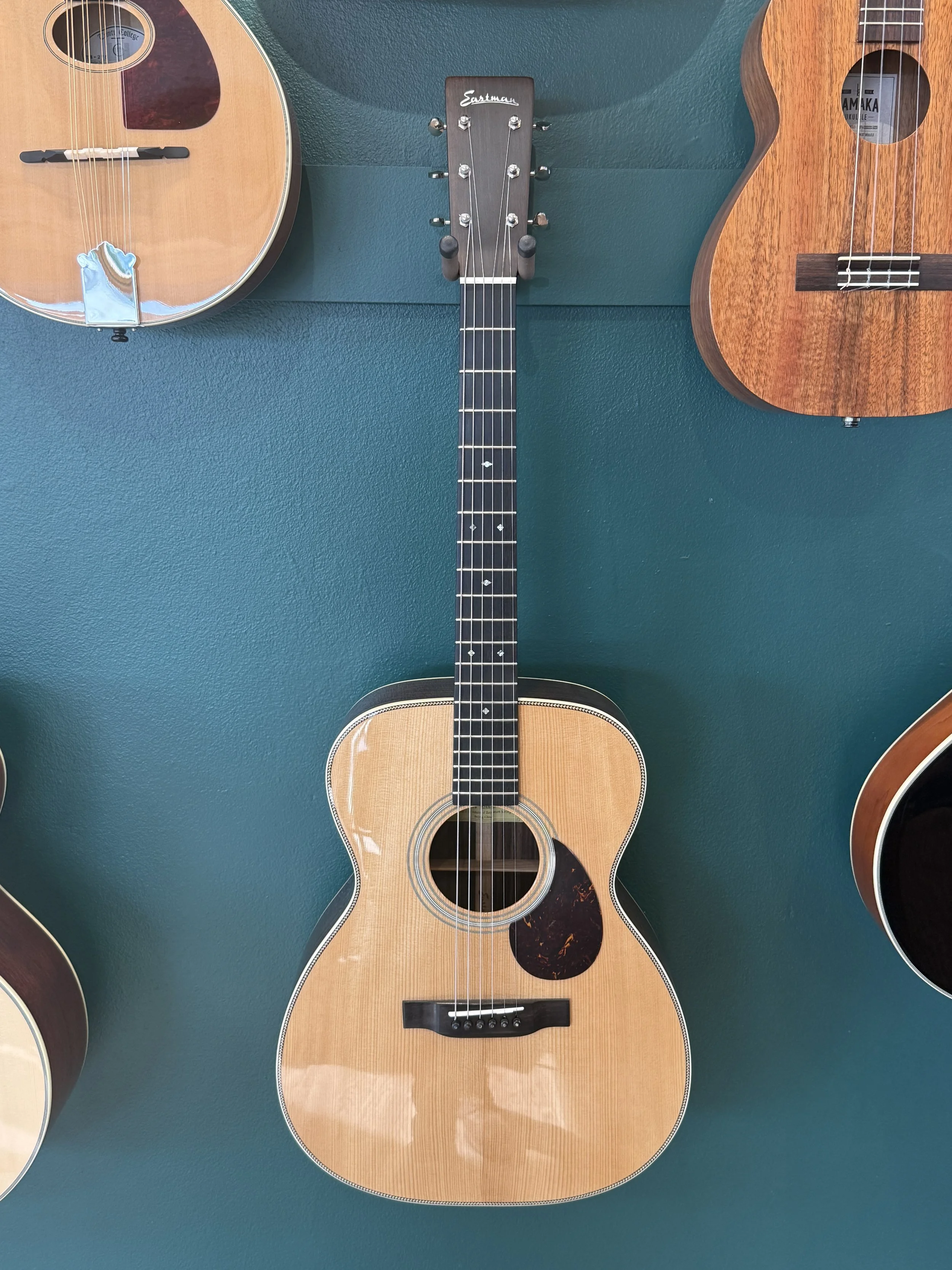 Eastman E20 OM - Solid Thermo Cured Adirondack Spruce Top / Solid Indian Rosewood Back & Sides