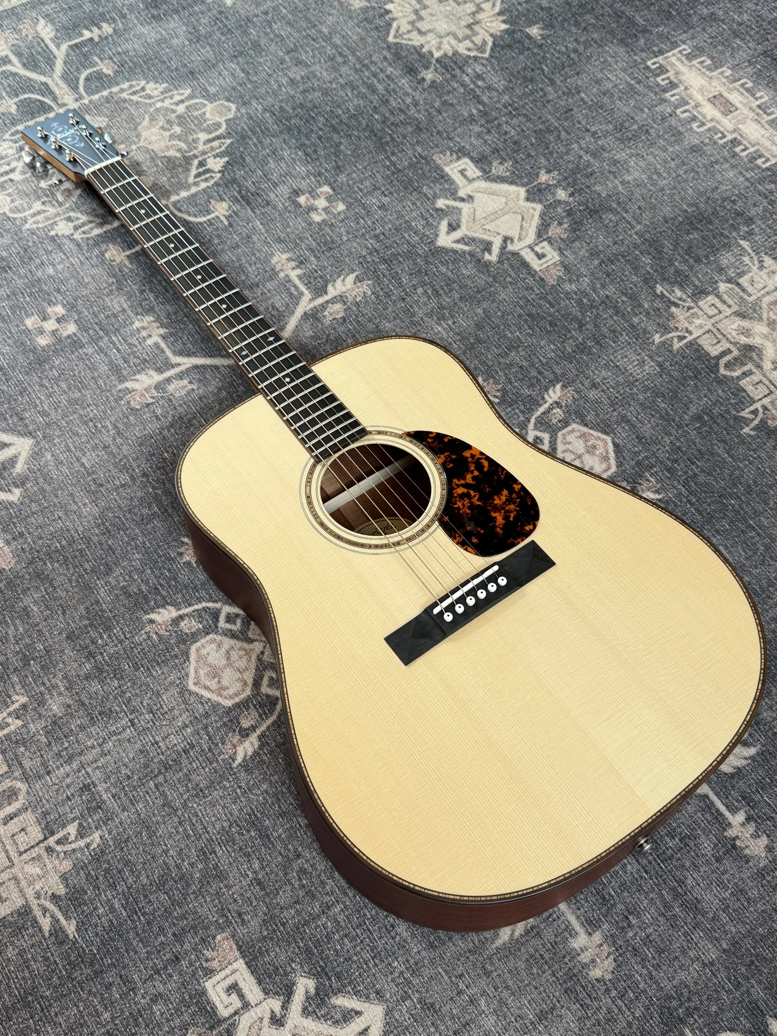 Larrivée D-24 - Solid Adirondack Spruce Top / Solid African Mahogany Back & Sides / Made in Oxnard CA