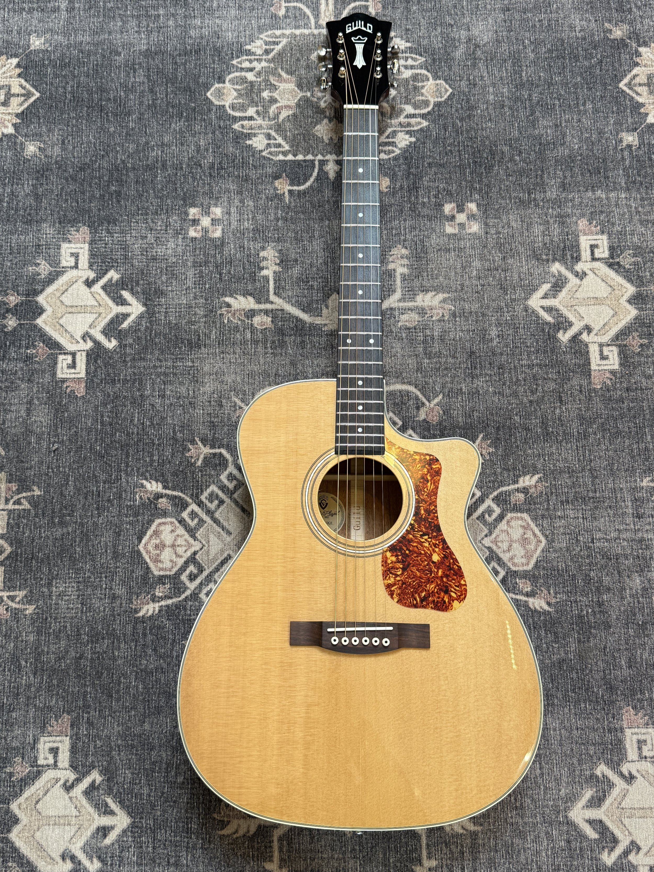 Guild OM140CE - Includes Gig Bag