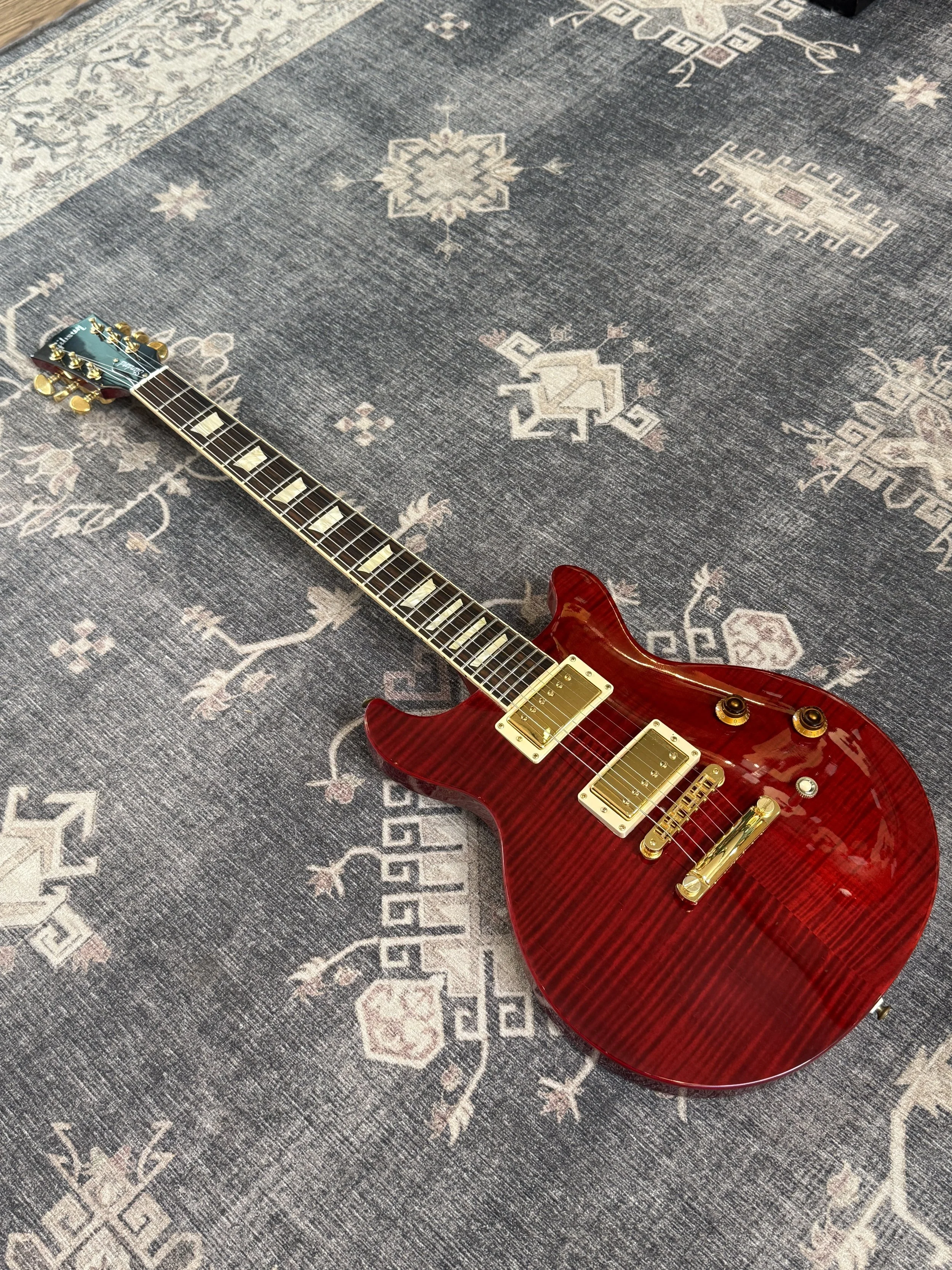2005 Gibson Double Cutaway Les Paul / Original Hard Shell Case and Case Candy