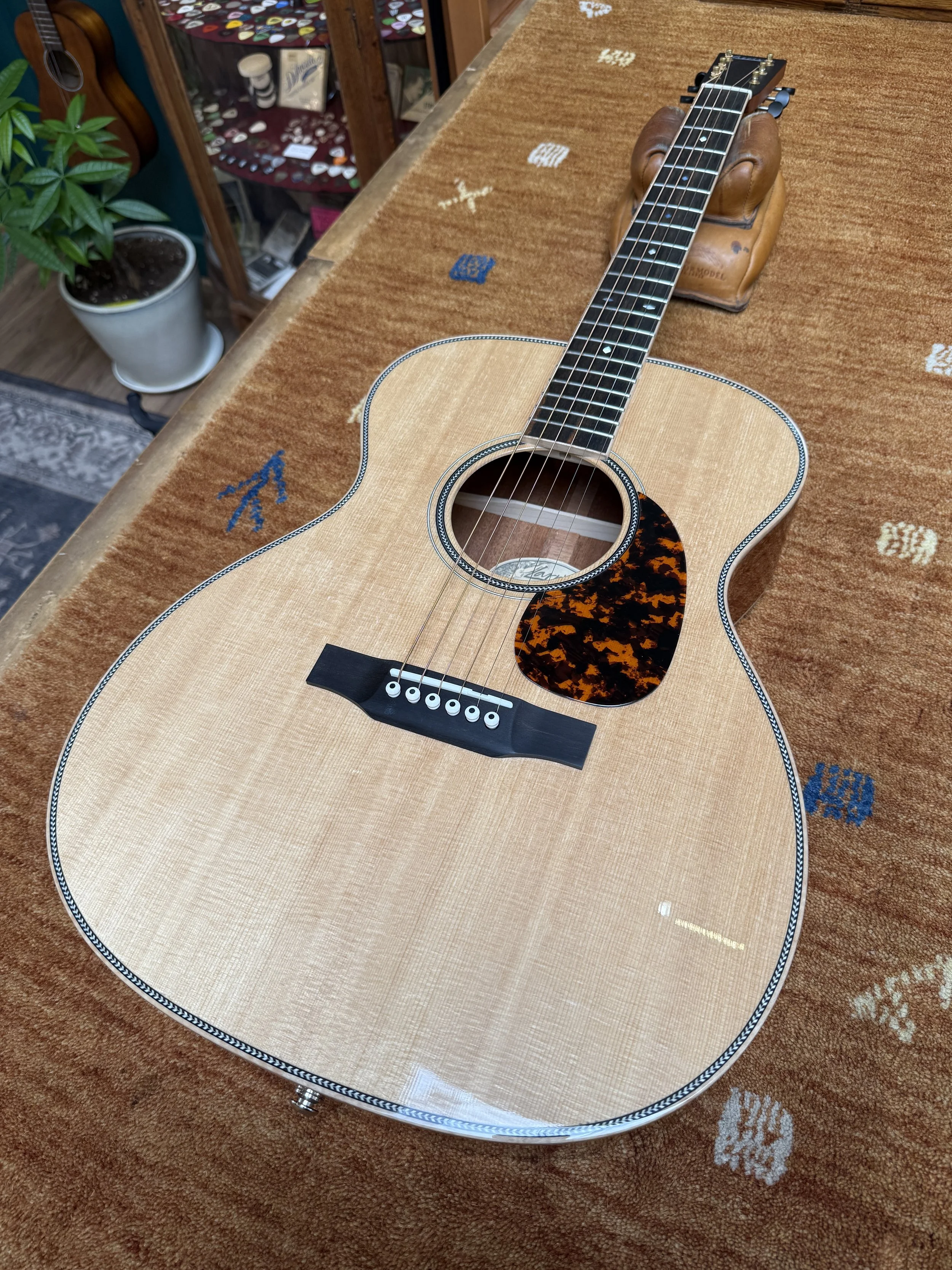 Larrivée OM-50 Acoustic Guitar