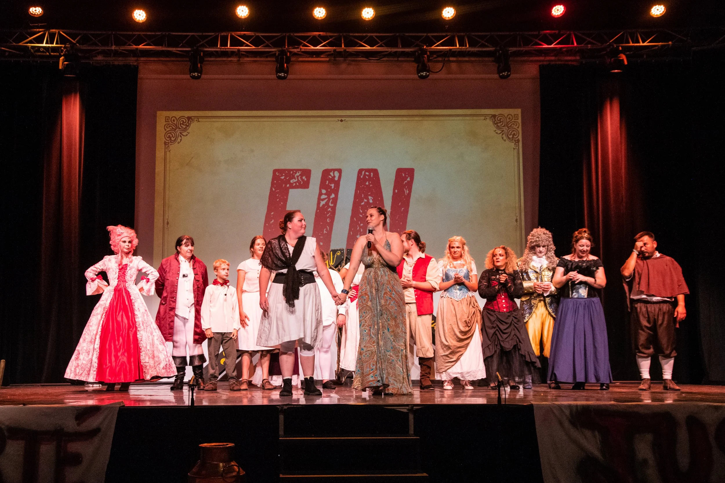 Cie Déclamé - cours de chant collectif, cours de chant particulier, cours de théâtre, cours de danse, cours de CABARET, cours de comédie musicale - enfant, ados, adulte -
Sur Auribeau Sur Siagne, Cabris, Grasse, Spéracèdes, proche de PÉGOMAS